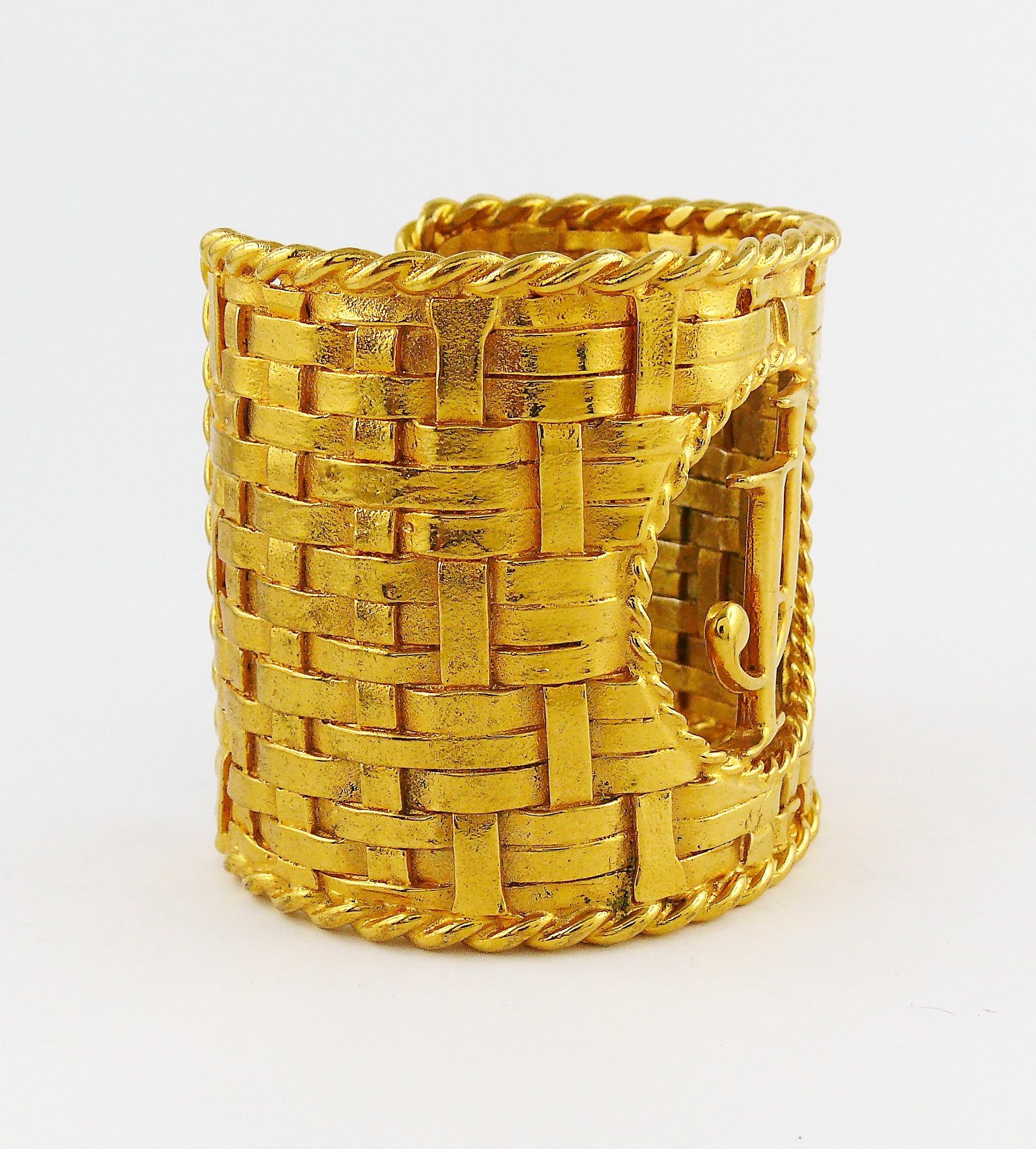 Vintage Couture Massive Gold Toned Woven Cuff Bracelet JF Monogram In Excellent Condition For Sale In Nice, FR