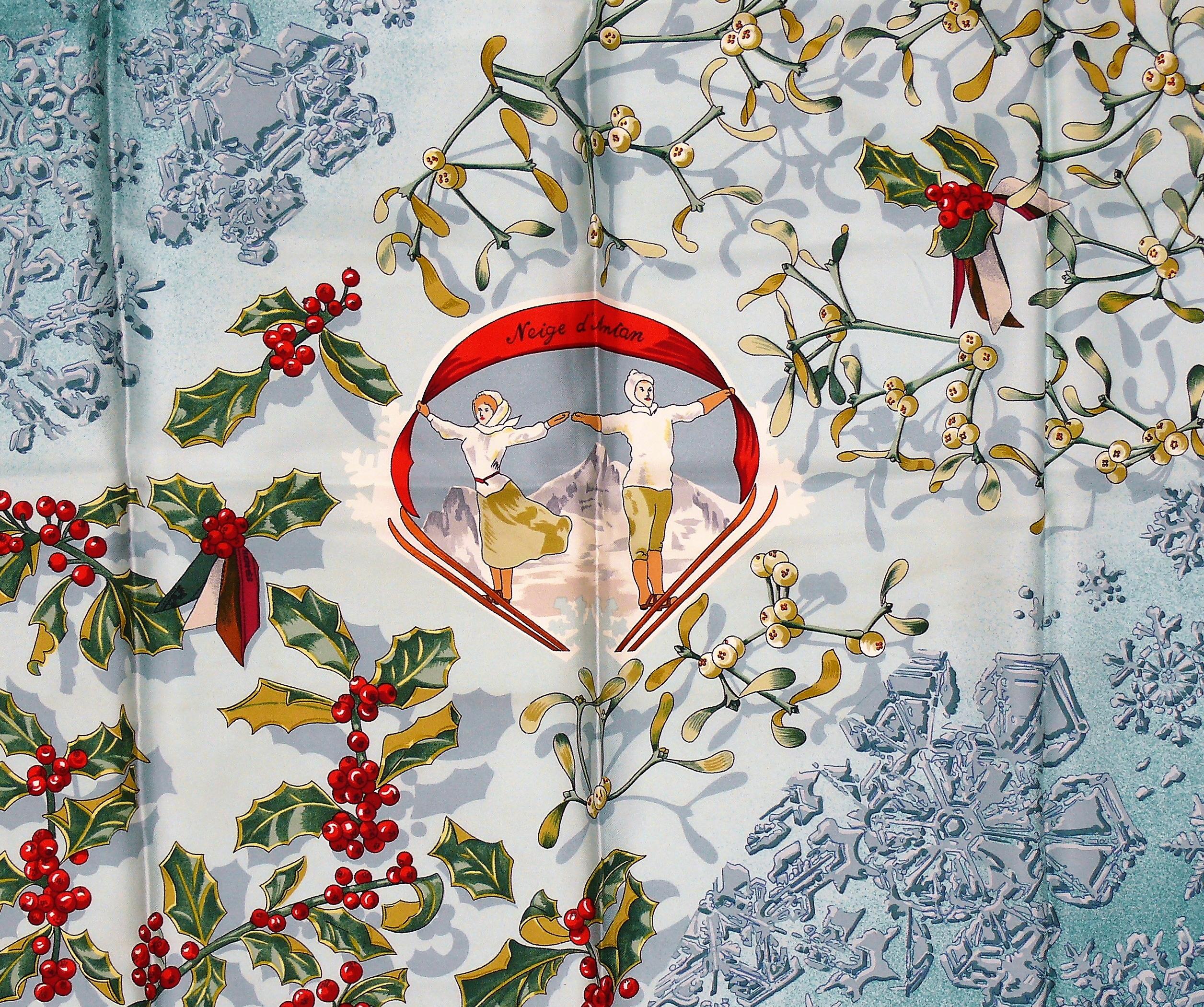 HERMES vintage silk carré scarf NEIGE D'ANTAN featuring a gorgeous winter theme.

Original issue of 1989.

Designed by CATY LATHAM.

This scarf features :
- Hand rolled borders.
- Plump hems.
- 100 % silk.

Marked HERMES PARIS ©.
Please note that