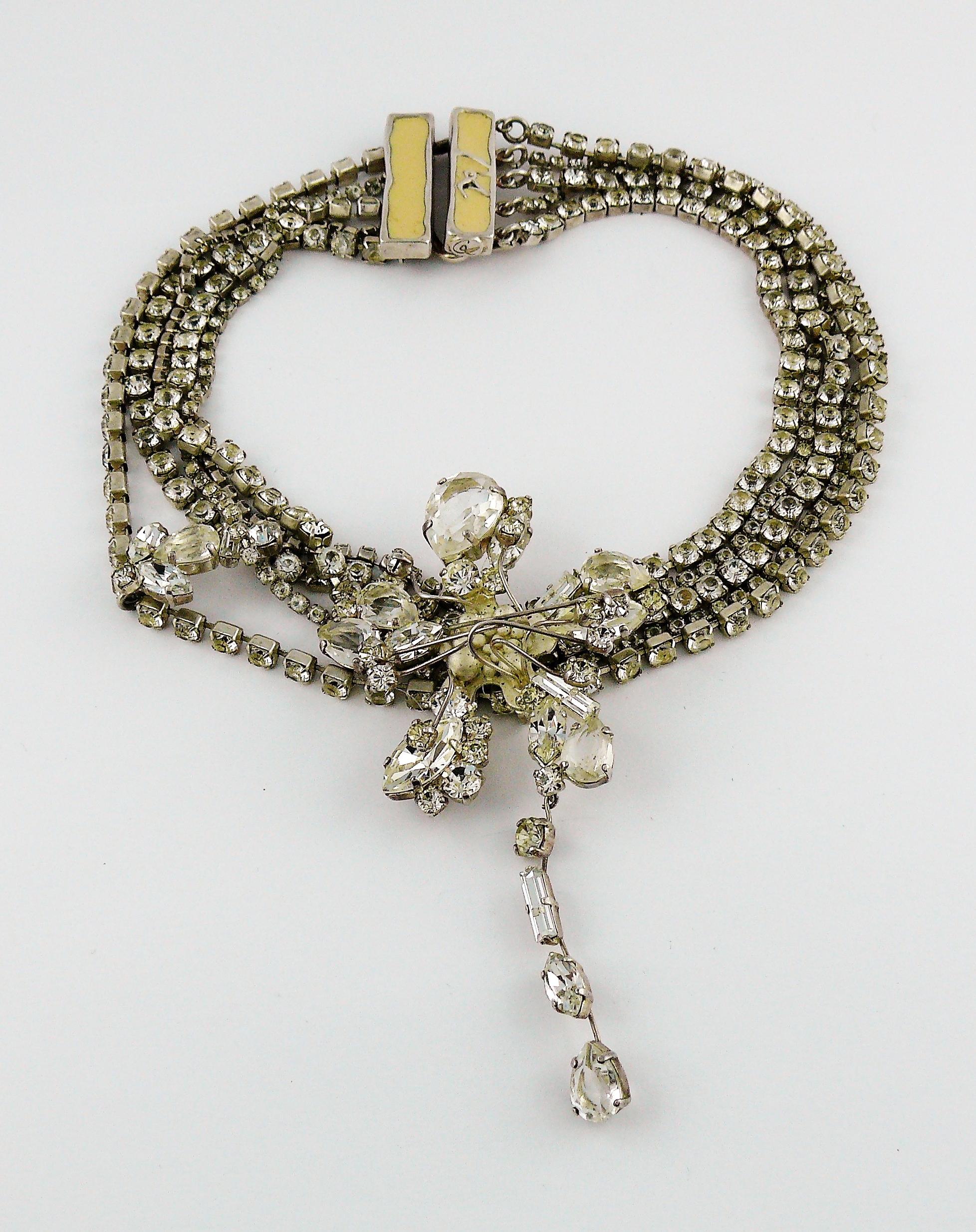 CHRISTIAN LACROIX vintage silver toned necklace embellished with clear crystals and a stylized flower.

Hook clasp closure.
Please note that some chains are intertwined from original manufacturing.

Embossed CL on the clasp.

Indicative measurements