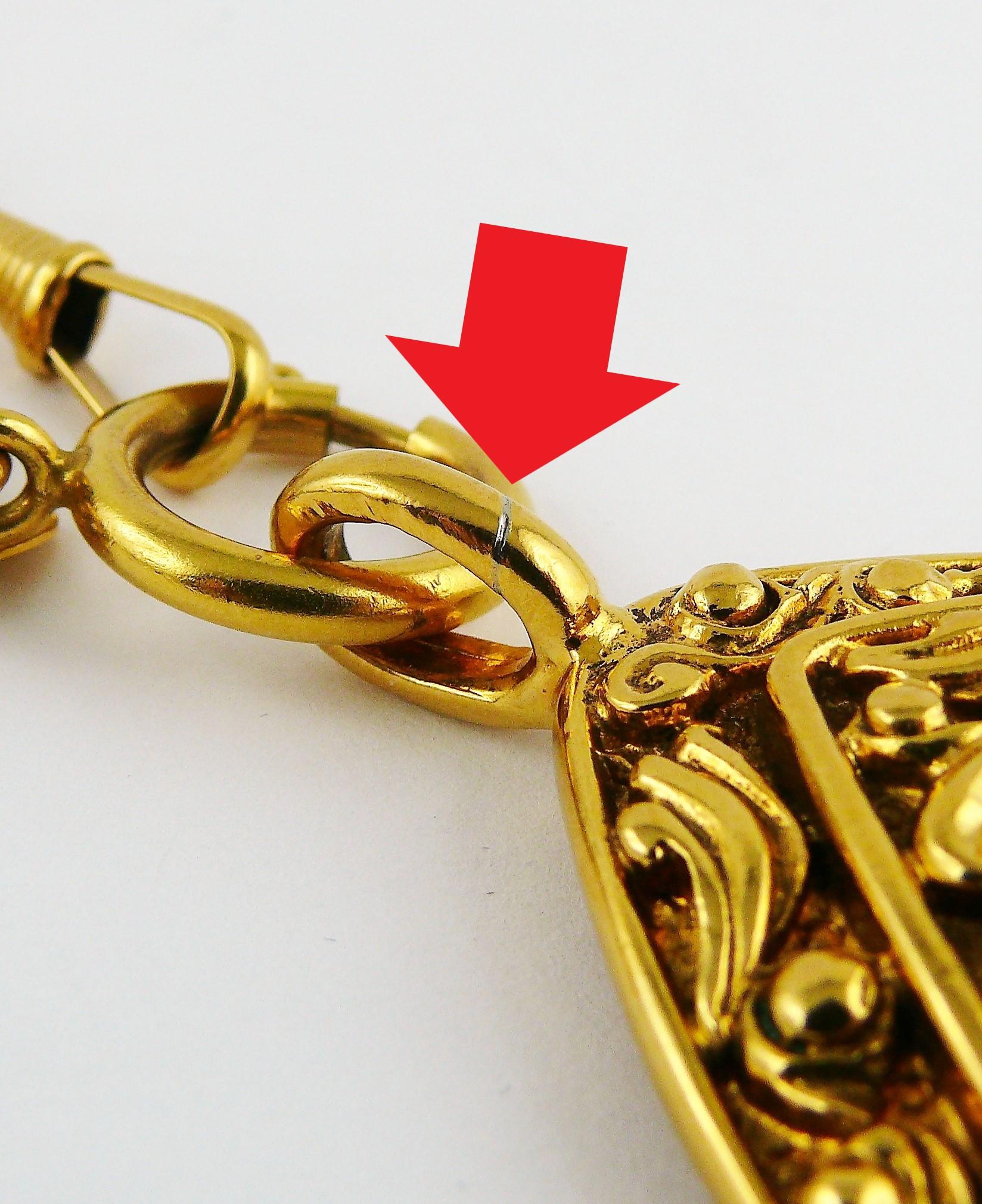 Chanel Vintage Gold Toned Diamond Shaped Textured CC Pendant Necklace 5