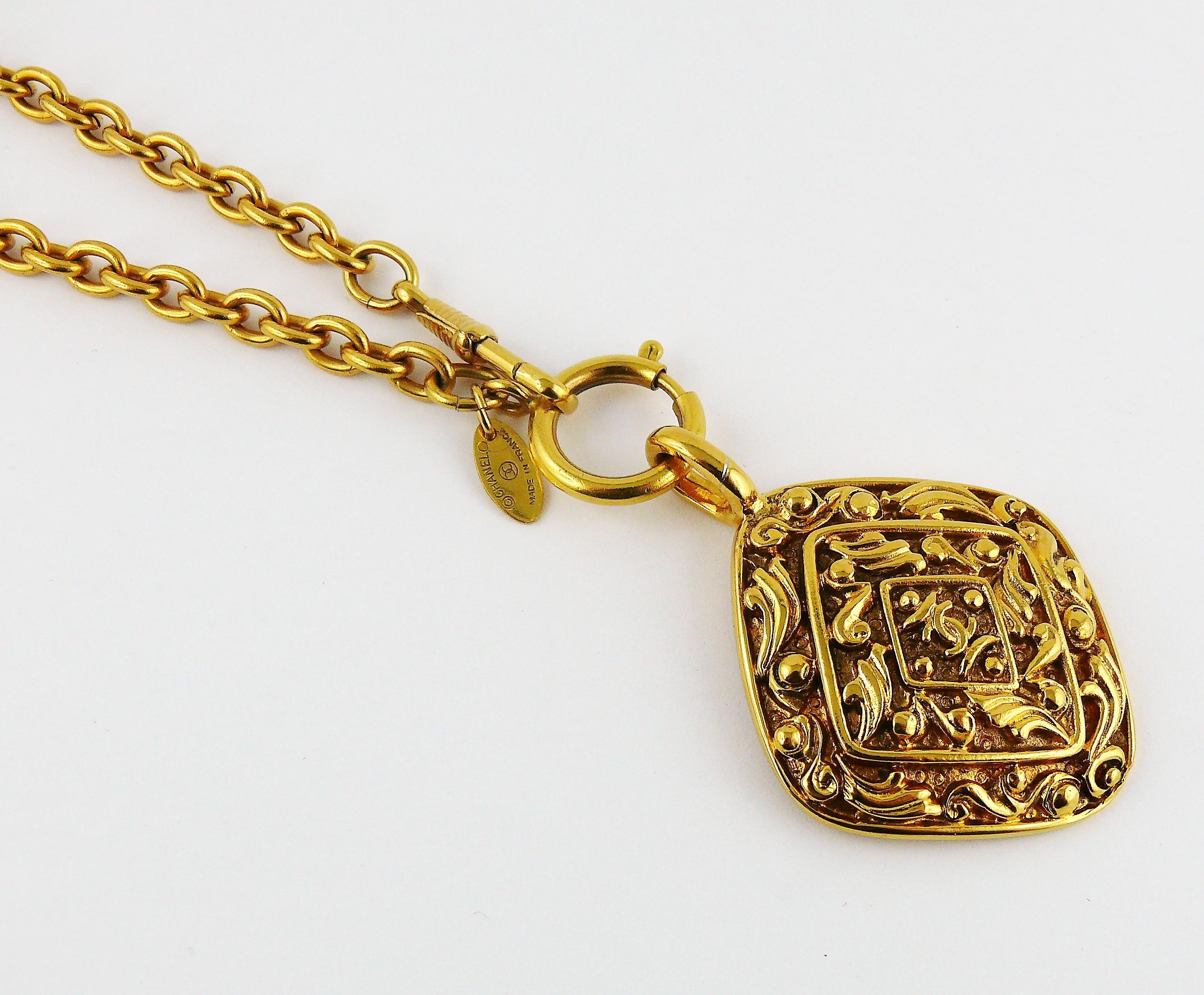 Women's Chanel Vintage Gold Toned Diamond Shaped Textured CC Pendant Necklace