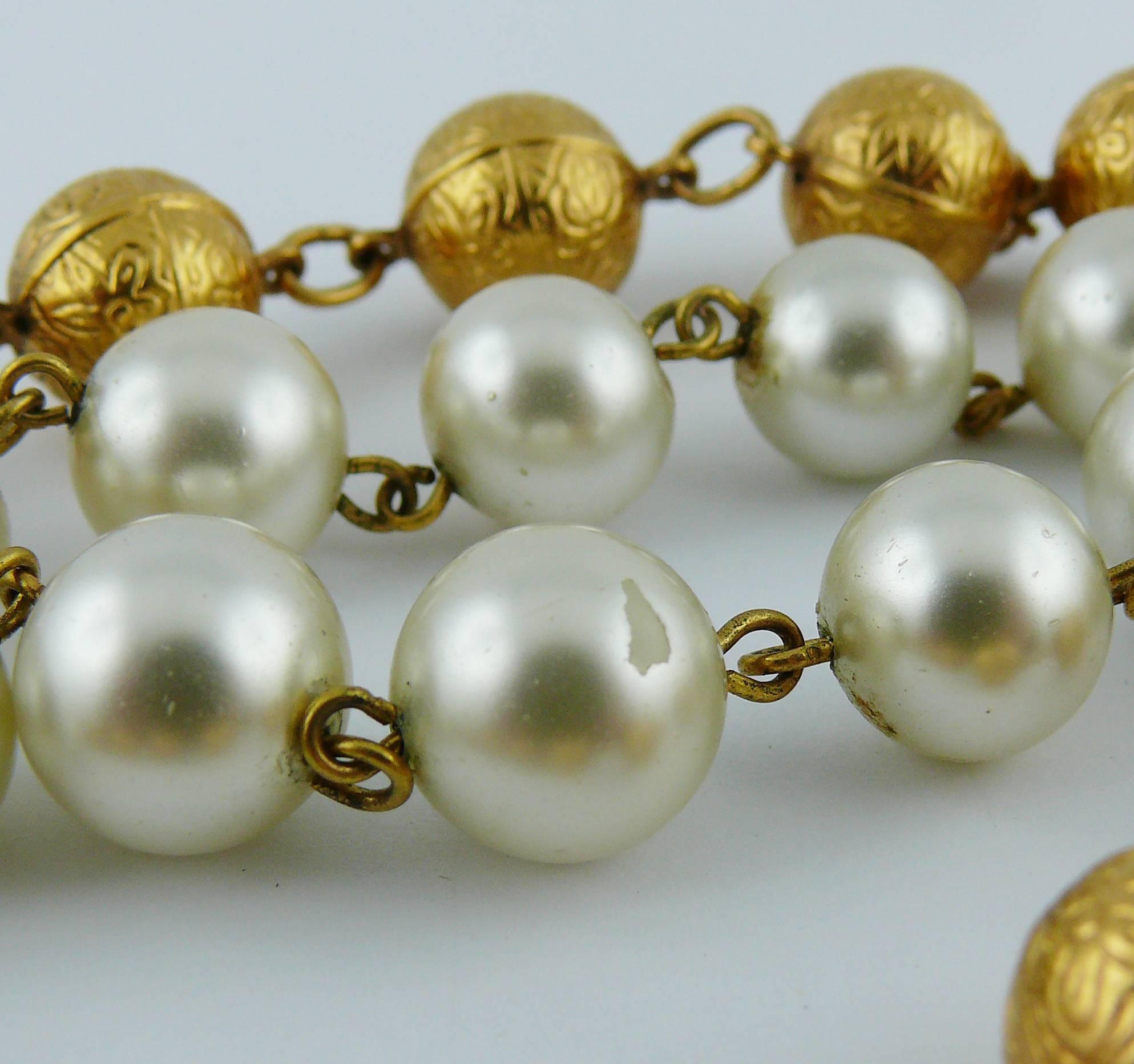 Chanel Vintage Faux Pearls and Gold Balls Four Strand Bracelet In Good Condition For Sale In Nice, FR