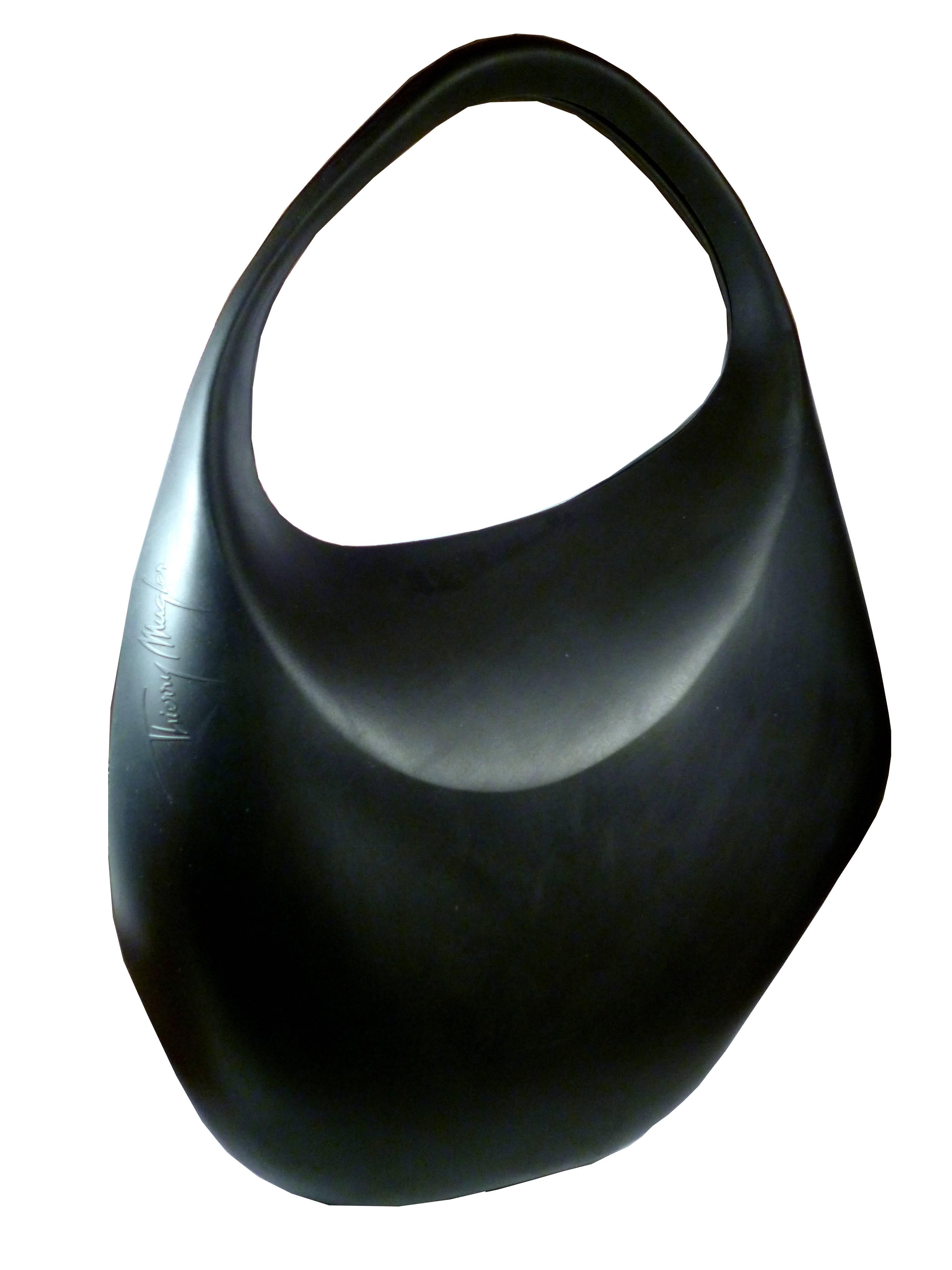 THIERRY MUGLER vintage rare iconic black Bubble rubber handbag.  

Organic shape.
Metal ball snap closure.

Marked THIERRY MUGLER.  

Note 
As a buyer, you are fully responsible for customs duties, other local taxes and any administrative