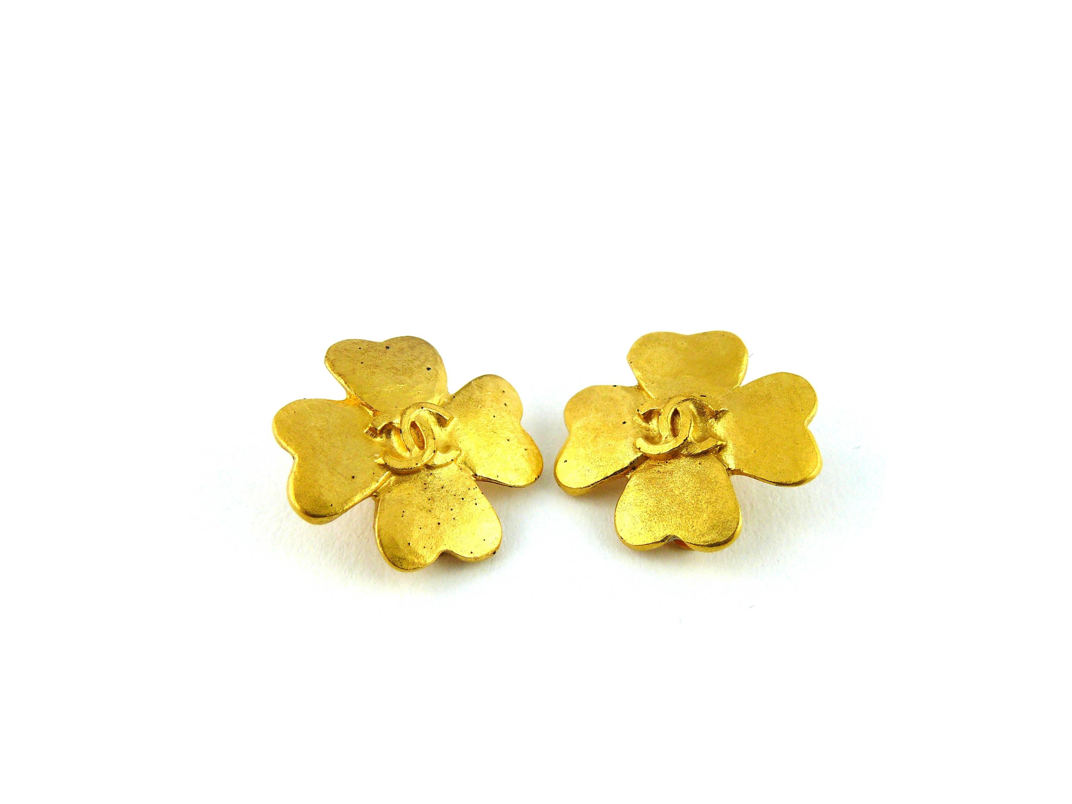 Chanel Vintage CC Clover Clip-On Earrings In Excellent Condition In Nice, FR