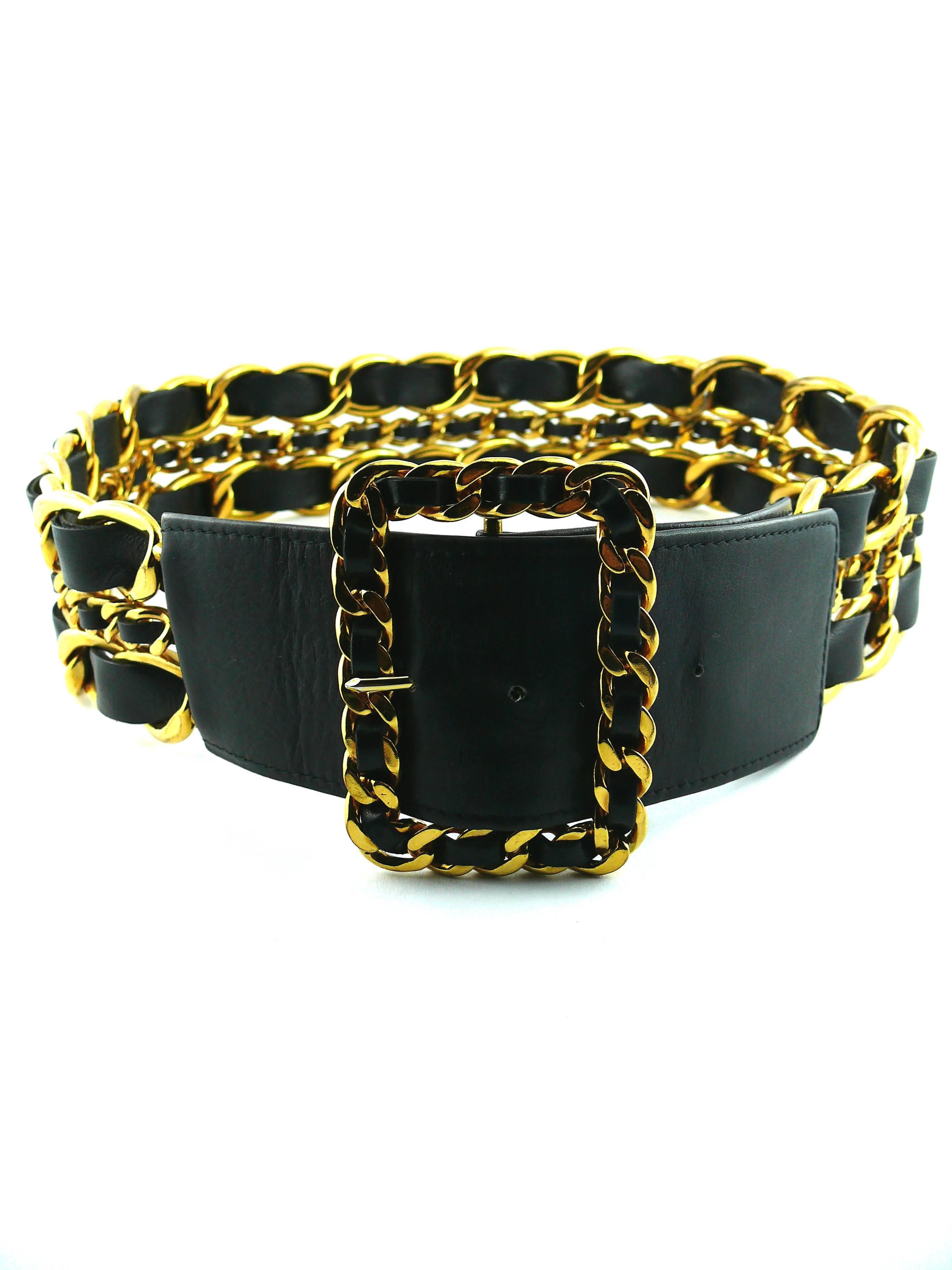 CHANEL vintage large iconic belt featuring a massive gold tone chain with woven black lamb skin soft leather.

Marked CHANEL 2 9 Made in France.

Indicated size : 80/32.

Indicative measurements : total length approx. 90 cm (35.43 inches) / length
