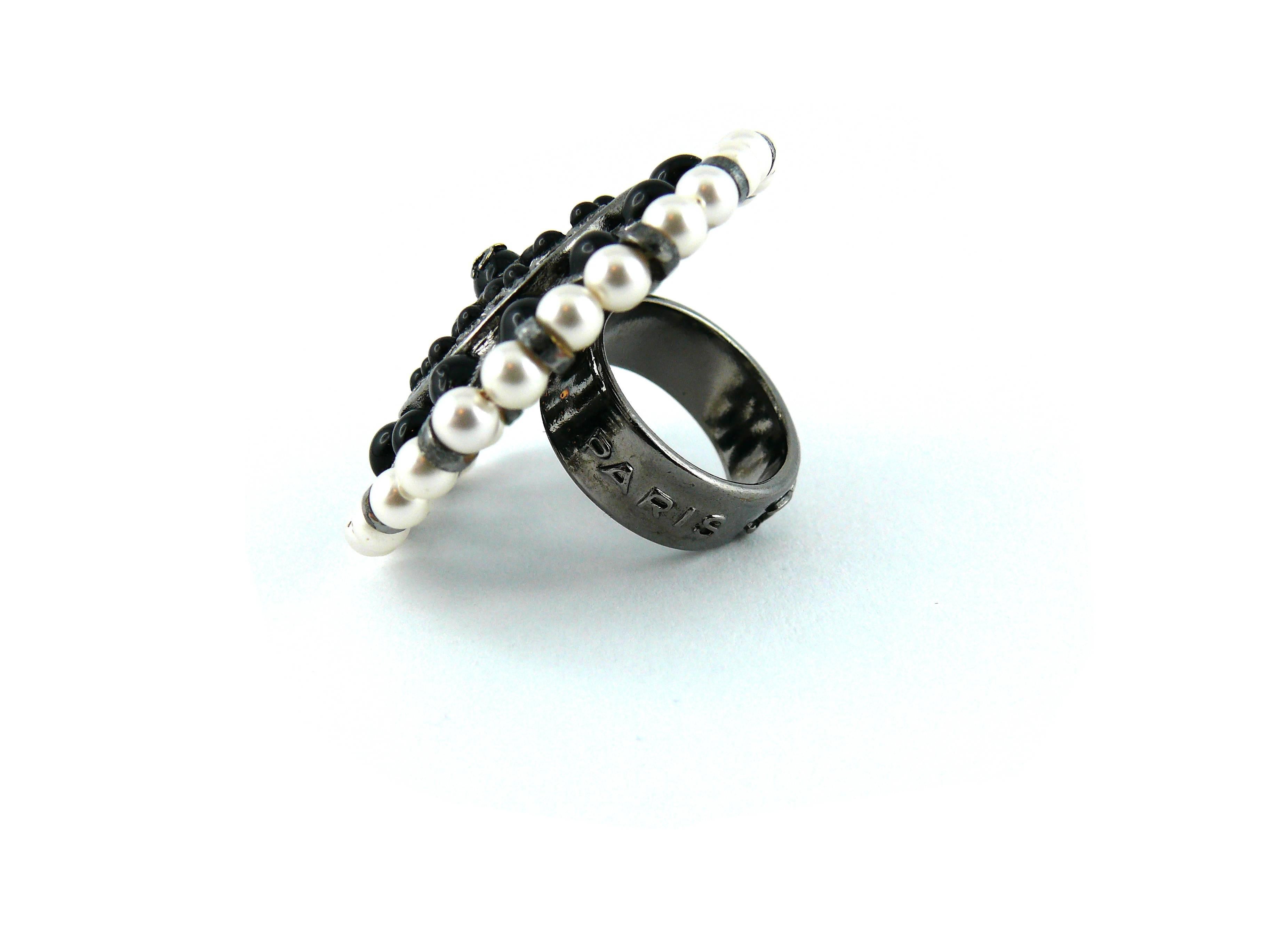 Chanel Black and White Couture Flower Ring US Size 6 3/4 In Excellent Condition In Nice, FR