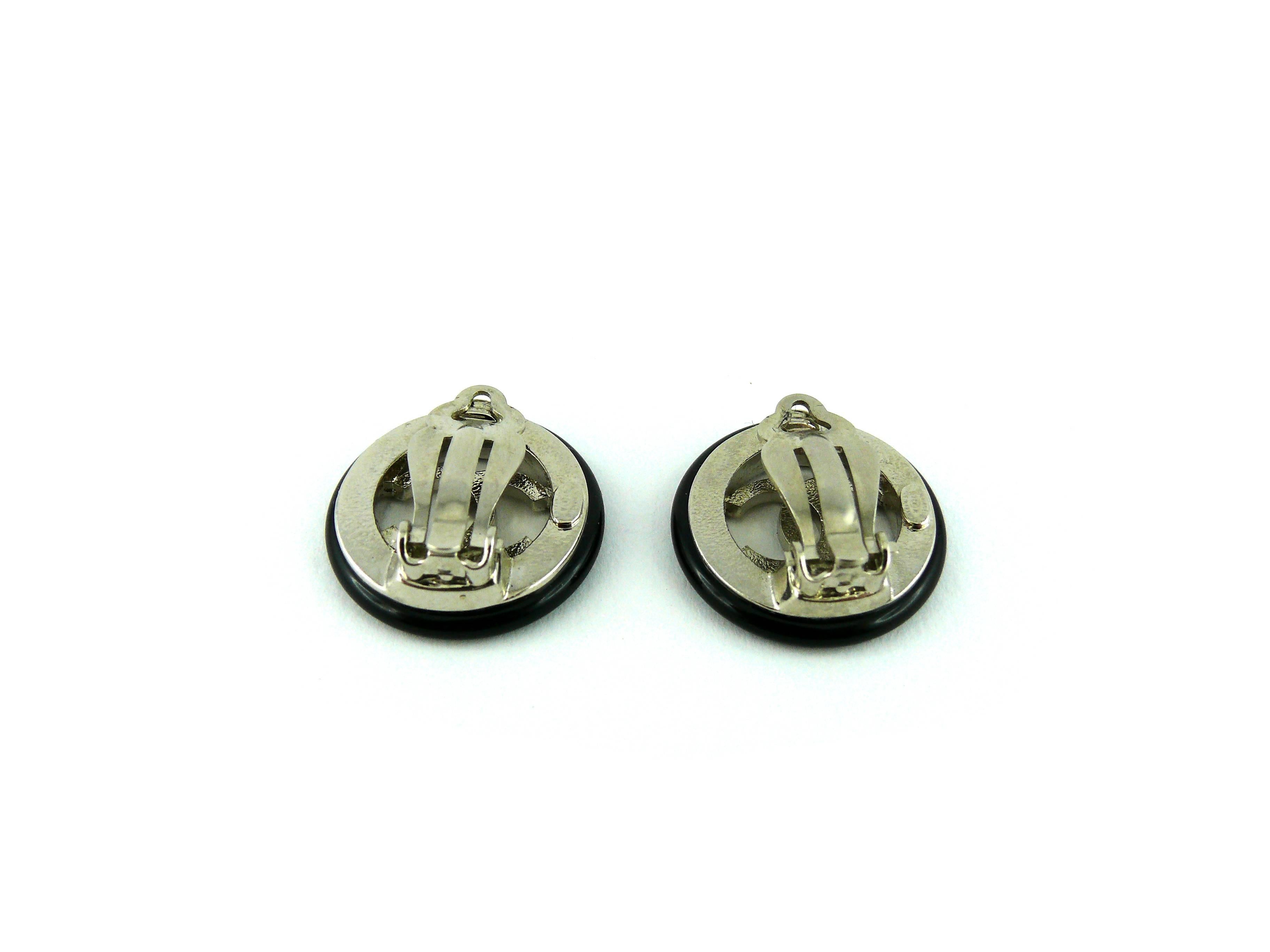 Chanel Vintage Black and Silver CC Clip-On Earrings Fall 1997 In Excellent Condition In Nice, FR