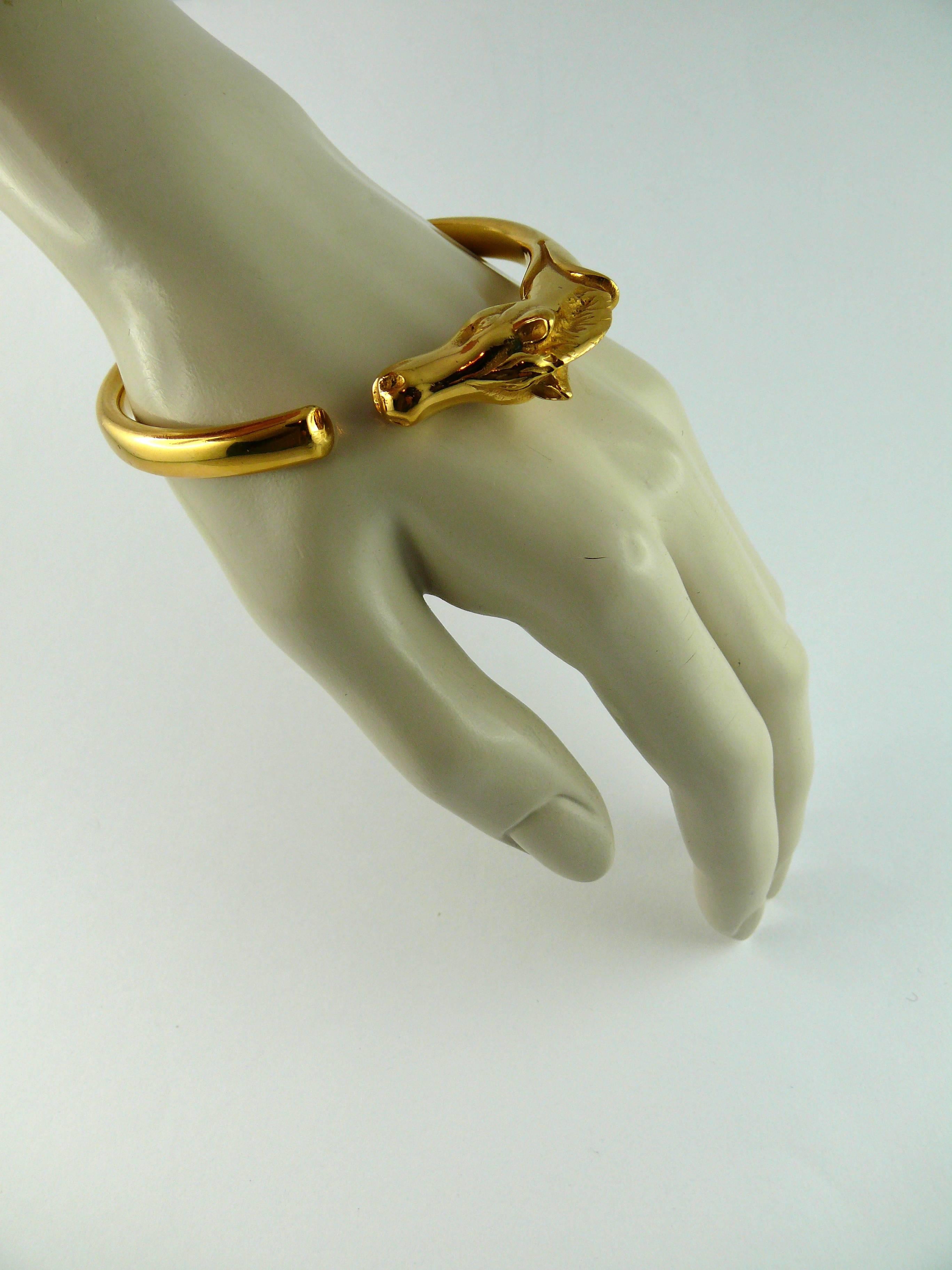 HERMES Paris vintage gold plated horse head bracelet bangle.

Marked HERMES Paris Made in France and maker's hallmark.

Indicative dimensions : total maximum diameter 7.3 cm (2.87 inches) / maximum inside diameter 6.4 cm (2.52