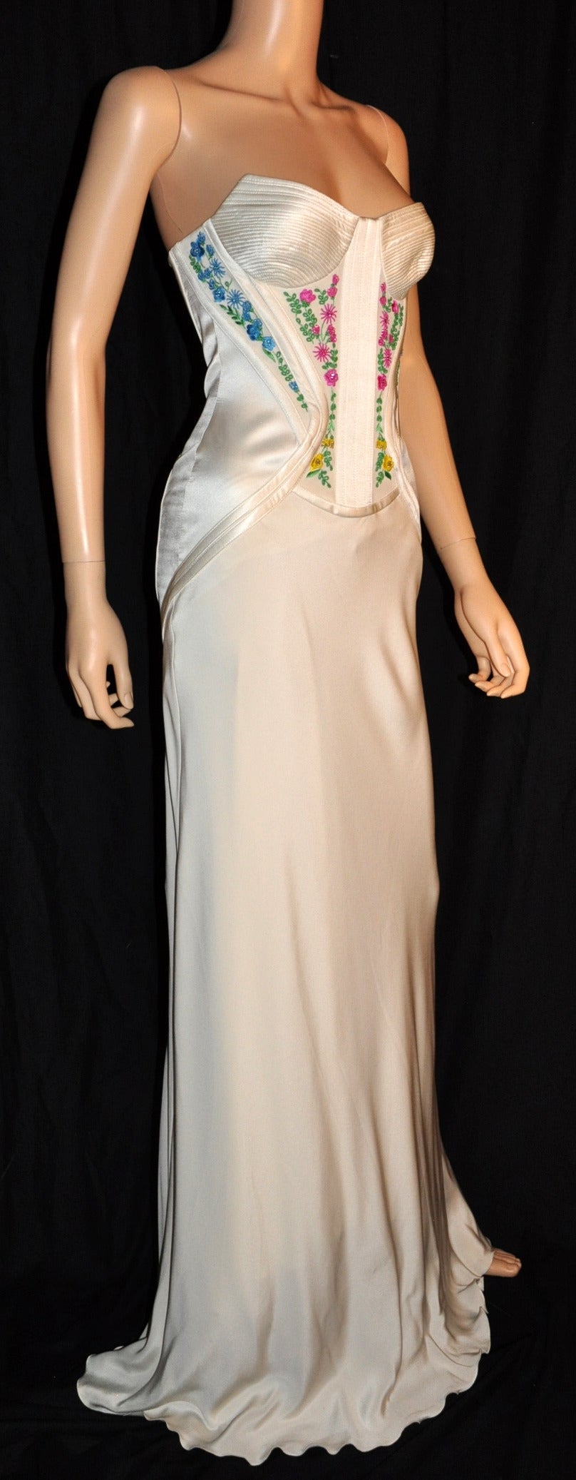 Revived from Gianni Versace’s archive is this
gorgeous, floor-skimming, dress. Donatella
brought back this design that originally was
part of Gianni’s Atelier line in 1995. Adorned
with colorful, floral embroidery this white
dress is simply