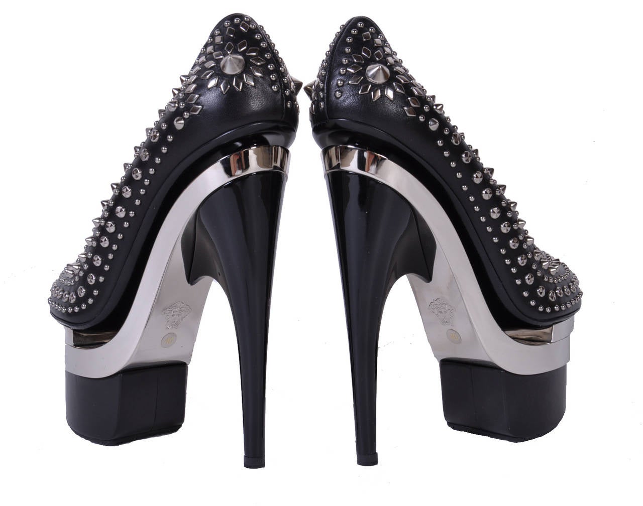BRAND NEW

VERSACE PLATFORMS

Silver studded pumps with triple the drama. 

These Versace triple platform shoes add sparkle and studs to your night out.

100% leather

Heel measures 6 in. Platform measures 4 in.

Made in Italy

Sizes 36.5 and 41

