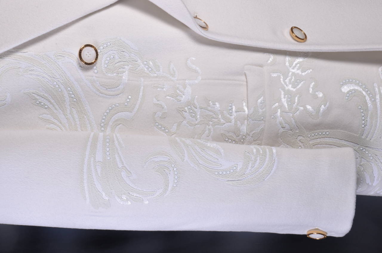 white cashmere coat mens