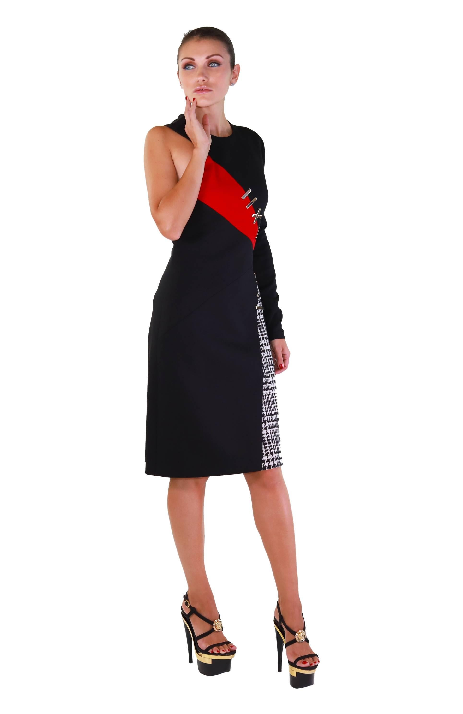 Women's Pre-Fall/2015 Look # 23 VERSAC BLACK WOOL ONE SHOULDER MIDI DRESS 38 - 2 For Sale