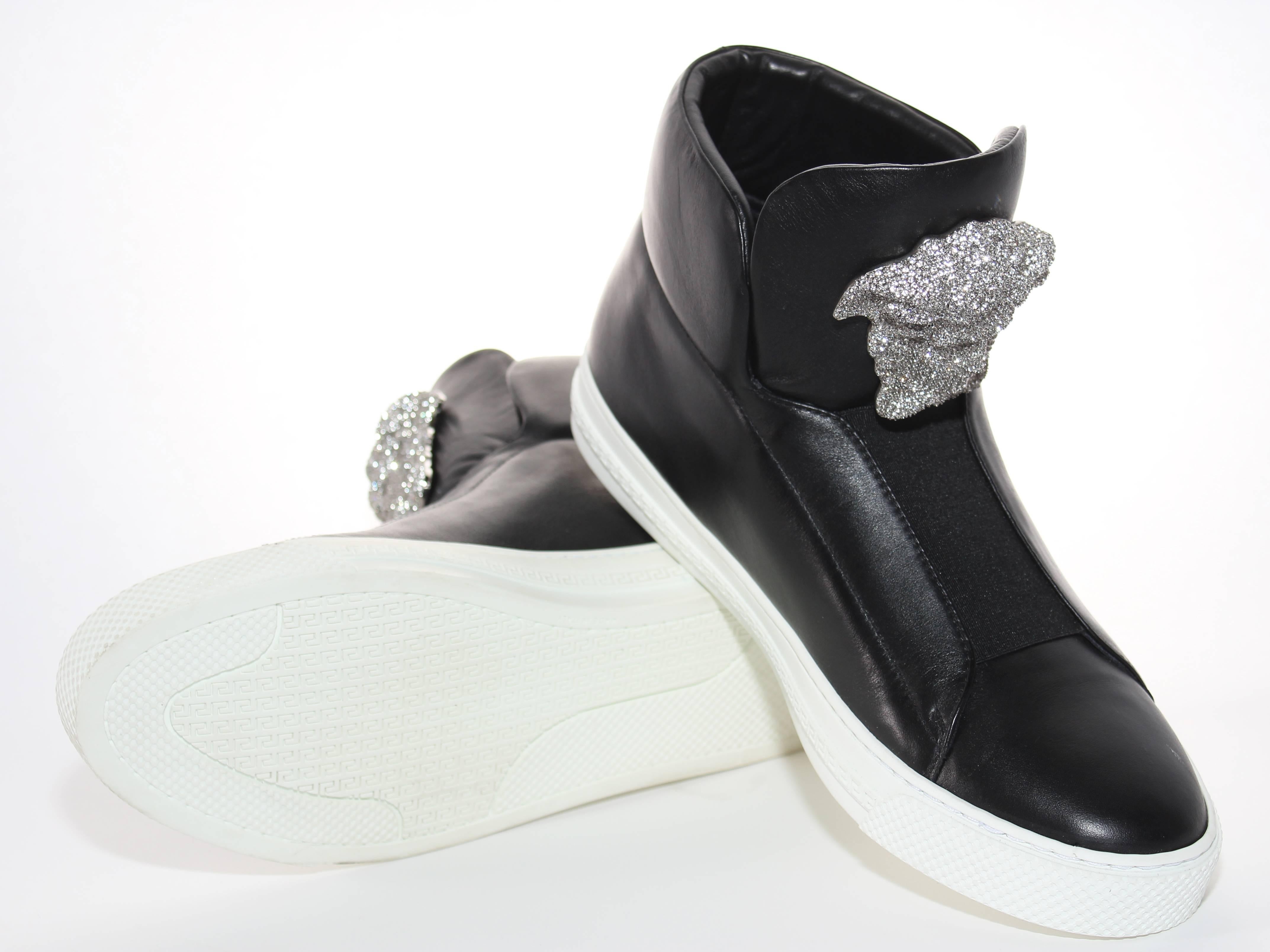 Neu Versace SoHo Exklusive kristallverzierte schwarze Leder-Turnschuhe Größe 41 im Angebot 1