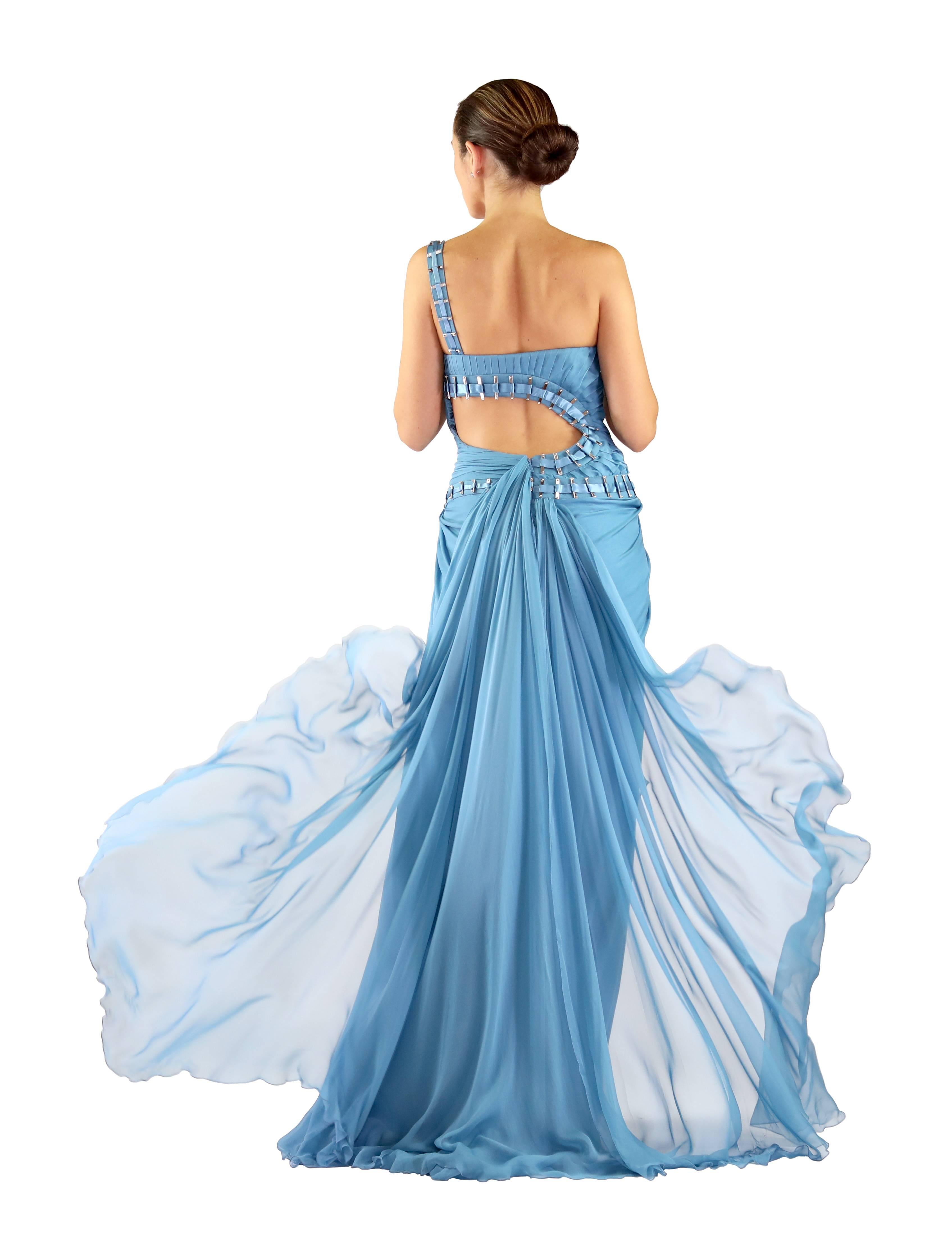 Versace - Robe asymétrique en soie bleue asymétrique vue sur Donatella 38 - 2 ; 44 - 8 en vente 1
