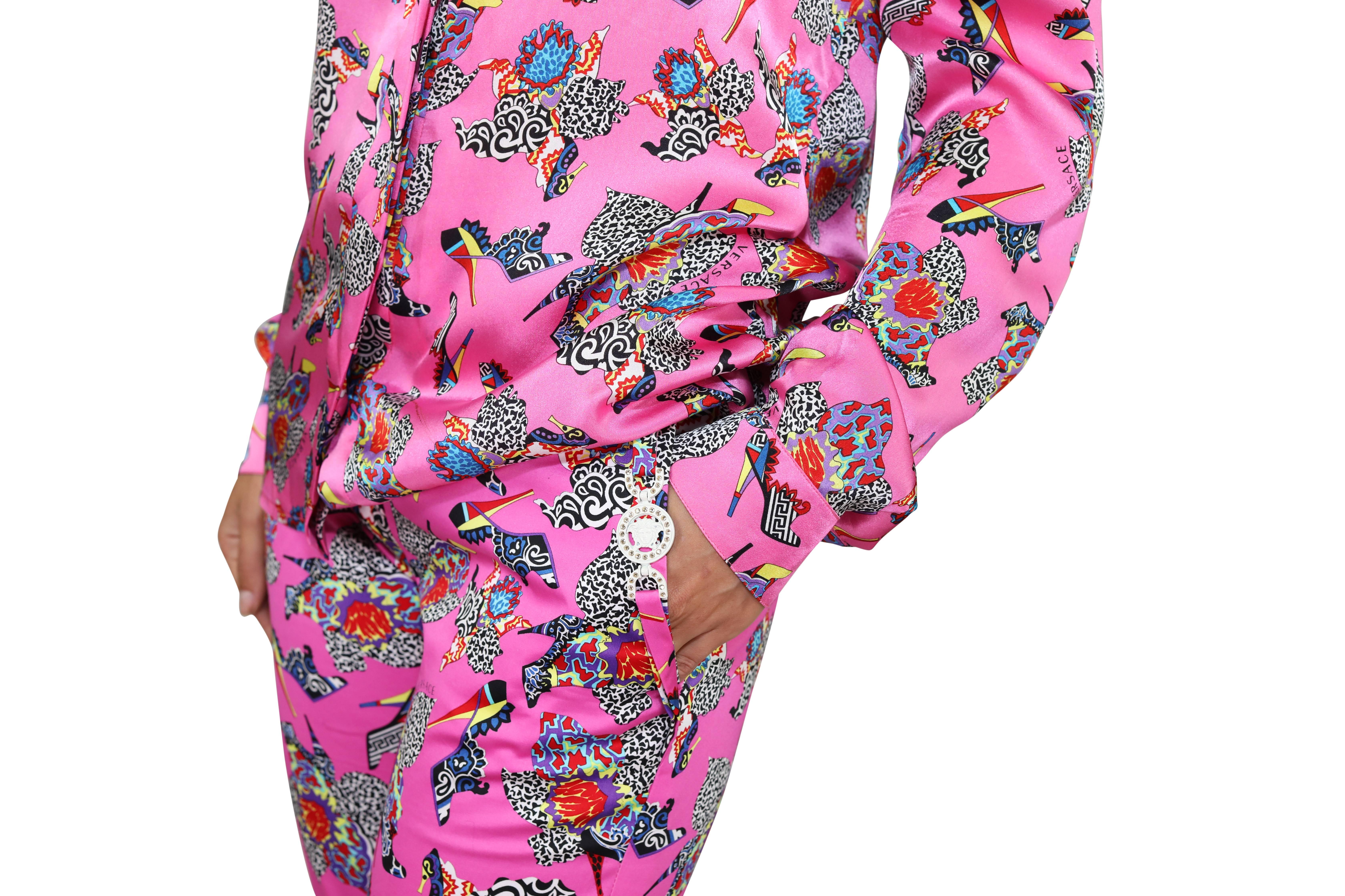 Pink Resort 2013 Look # 8 NEW VERSACE ICONIC PRINT SILK and COTTON PANT SUIT 38 - 2 For Sale