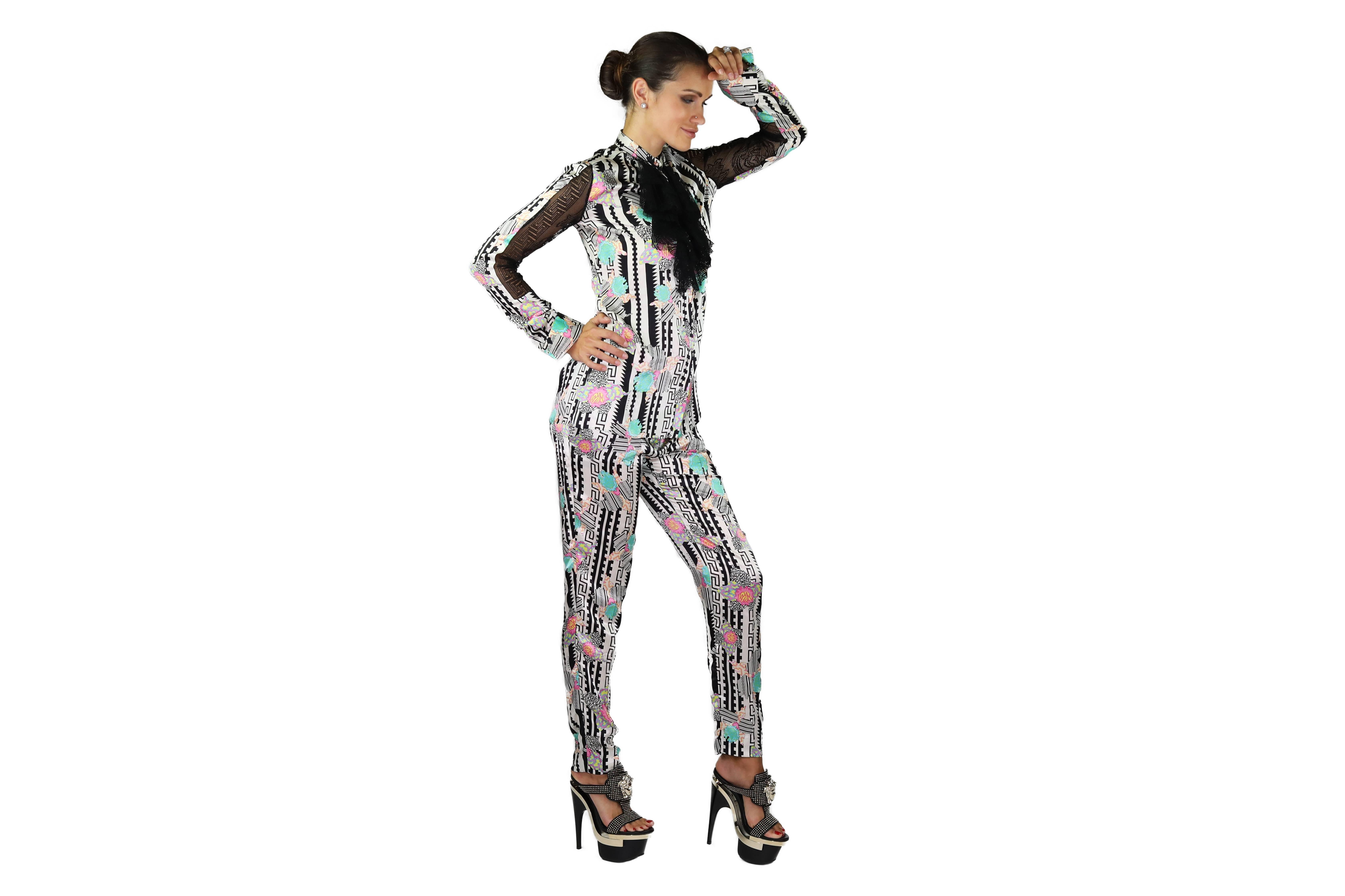 Brand New 

VERSACE

Printed Suit

100% Silk detailed with black lace

IT Size 38 - US 4

New, with  tags.


