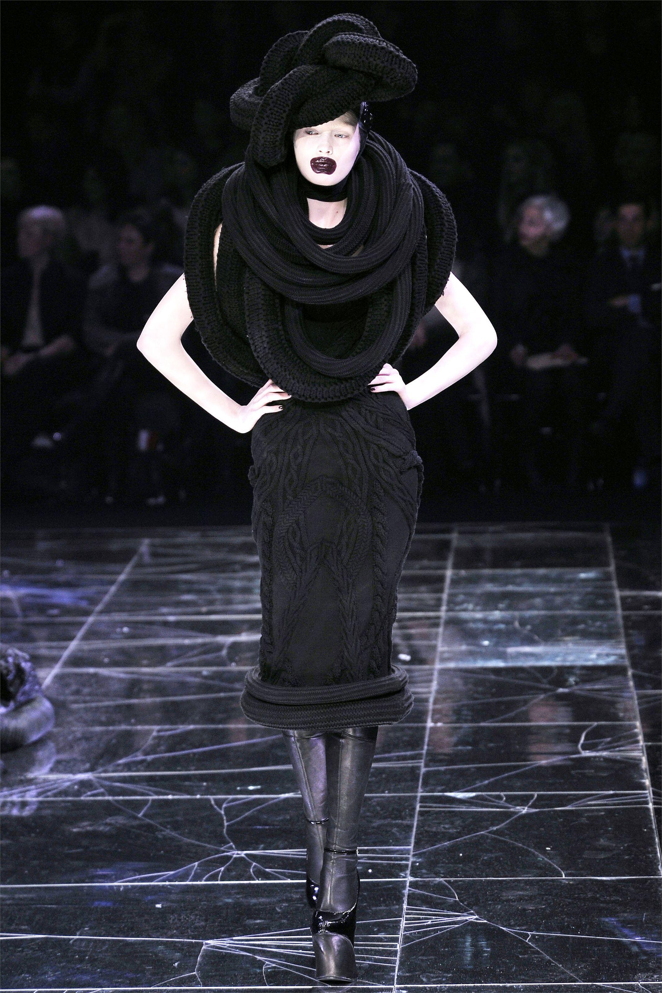 A/W 2009 Collectible Alexander Mcqueen knit dress

Size S

Total length approximately 50 inches

New, with tags.

