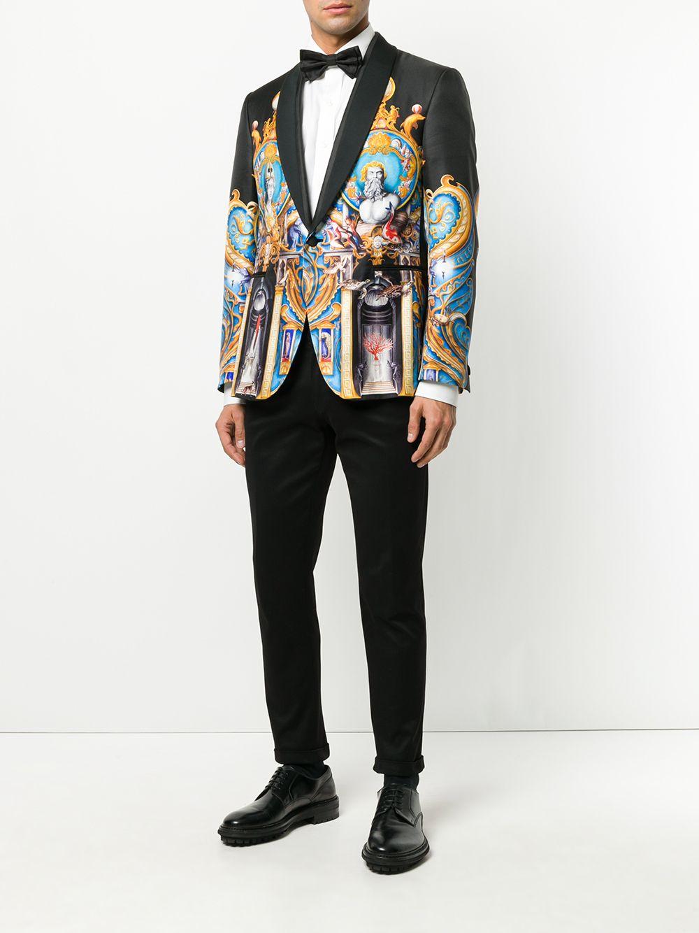 VERSACE  

 This multicolored silk triptych print blazer from Versace features a shawl lapel, 
a graphic print and a front button fastening.

Italian size is 48 - US 38

100% silk

Made in Italy

New, with tags. 
