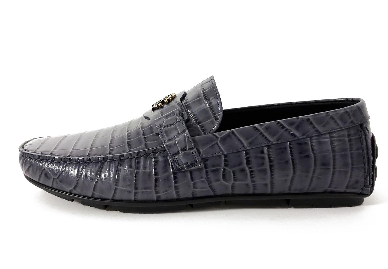 BRAND NEW 

ROBERTO CAVALLI 

MEN'S SHOES

These unique shoes will lend an air of edgy sophistication to the modern man's wardrobe. 

An elegant accent to fine business suits or casual chic clothing.


Color: Grey
Crocodile Print leather
Gold tone