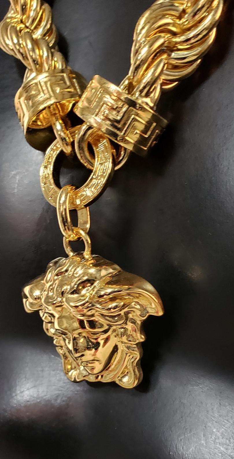 New Versace Runway 24K Gold Plated Medusa Chain Necklace as seen on Bruno Mars In New Condition In Montgomery, TX