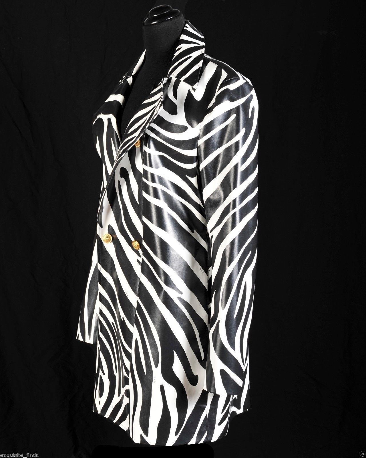 NEW VERSACE VERSUS MEN'S WATERPROOF ZEBRA PRINT COAT for MEN


With its waterproof finish and chic style, this gorgeous coat will add a panache to any wardrobe. 
Polyurethane coated polyester
Fully lined 
Finished with gold Lion buttons.
Italian