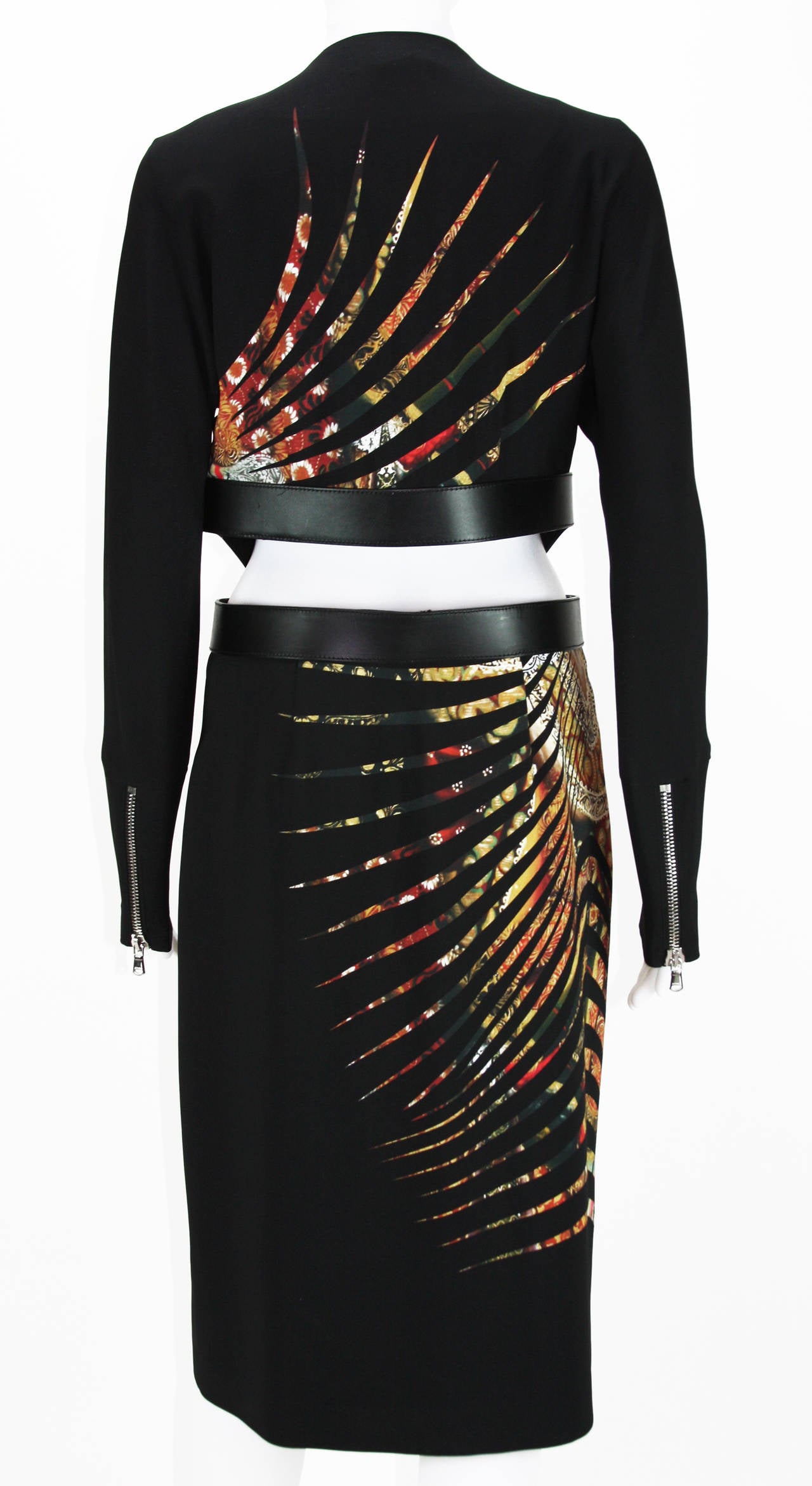 NEW ETRO RUNWAY CUT OUT DRESS WITH LEATHER BELT

ITALIAN SIZE 46 – US 10
COLORS – BLACK, MULTICOLOR
CUT-OUT WAIST WITH LEATHER BELT 
DOUBLE CLOSURE AT FRONT – ZIPPER + SNAP BUTTONS
SLEEVES WITH ZIPPER ON CUFFS
FULLY LINED
96% VISCOSA, 4%