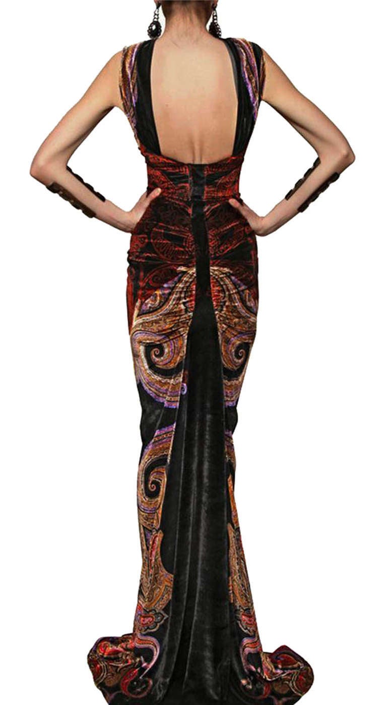 New ETRO PRINTED VELVET GOWN

ITALIAN SIZE 40 - US 4

COMPOSITION – VISCOSA, SILK

BACK SIDE ZIP AND SNAPS CLOSURE

EXCLUSIVELY PLEATED AT FRONT AND BACK

MEASUREMENTS FLAT: BUST – UP TO 16” (41 CM), WAIST – 13”(33 CM).

MADE IN ITALY
