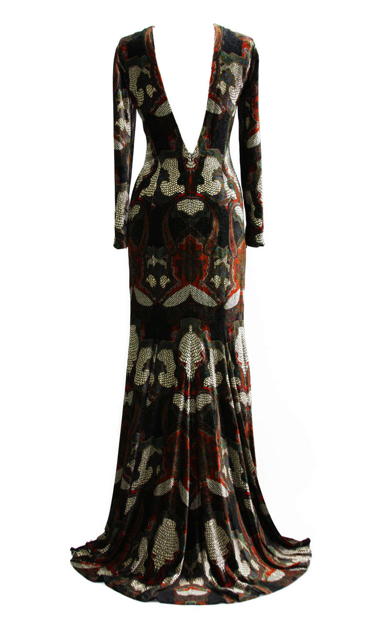 New ETRO PRINTED VELVET GOWN

ITALIAN SIZES 42 - US 8
 
SILK LINING
 
ZIP AT CUFFS

MEASUREMENTS FLAT: LENGTH - 66 INCHES, BUST - 18