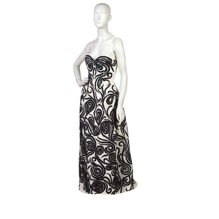 Oscar de la Renta Silk Evening Gown,
with black ruffle appliques throughout.

The gown is on Harper Bazaar's list as one the most iconic.

Size 6

Measurements: 54.5