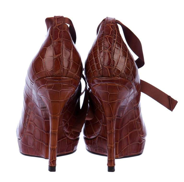 New YVES SAINT LAURENT COGNAC ALLIGATOR PLATFORM SHOES In New Condition In Montgomery, TX