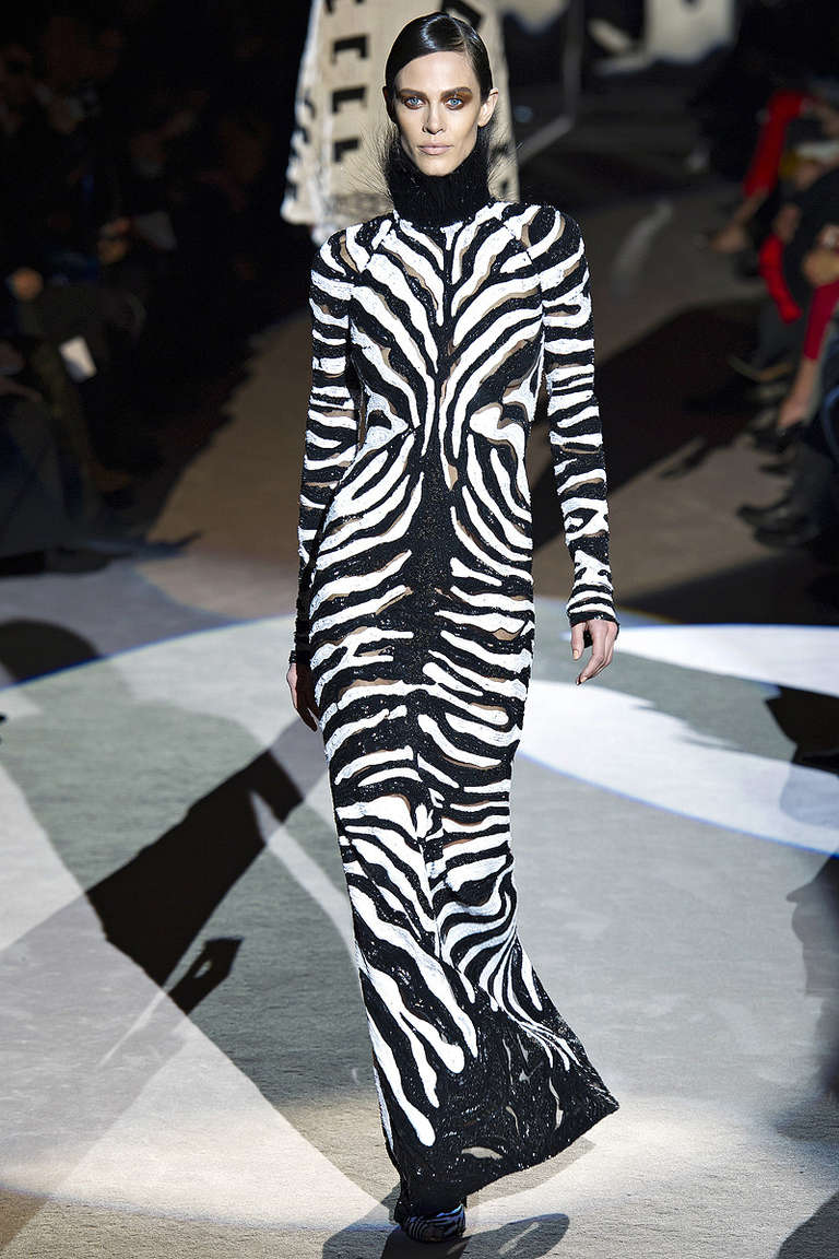 Tom Ford Embellished Zebra Gown

Fully beaded

Finished with burned peacock feathers around the neck only.

Size  IT 38 - US 2

Brand new, with tags