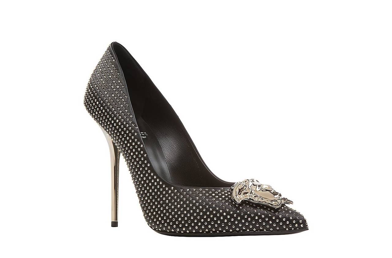 BRAND NEW

VERSACE PUMPS

Studded leather Versace pumps with a sexy, pointed-toe profile. 

A polished Medusa medallion accents the vamp. 

Hidden platform. 

Sleek, sculpted acrylic stiletto heel. 

Leather sole.

Made in