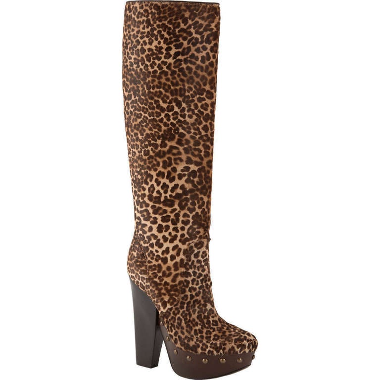 NEW LANVIN LEOPARD-PRINT PLATFORM SDUDDED BOOTS
SIZES: 38.5 and 37.5 AVAILABLE
COLOR – BROWN / MULTICOLOR
LEOPARD-PRINT DYED HAIR CALF (NEW ZEALAND)
ANTIQUE COPPERTONE STUDS ALONG PLATFORM
TONAL TOP-STITCHING
ROUND TOE, PULL ON
LEATHER SOLE