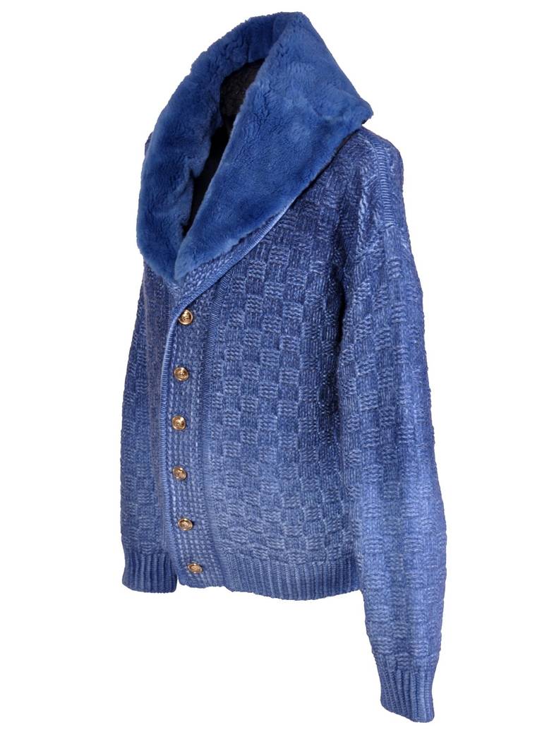 VERSACE  MEN'S CARDIGAN

 Bring a touch of luxury to a chic everyday wardrobe with VERSACE's blue cashmere cardigan.

100% cashmere
Removable Beaver Fur Collar
Gold Medusa buttons
Color: Blue Ombre
Long sleeves 
Size is 48 - US 38
Made in