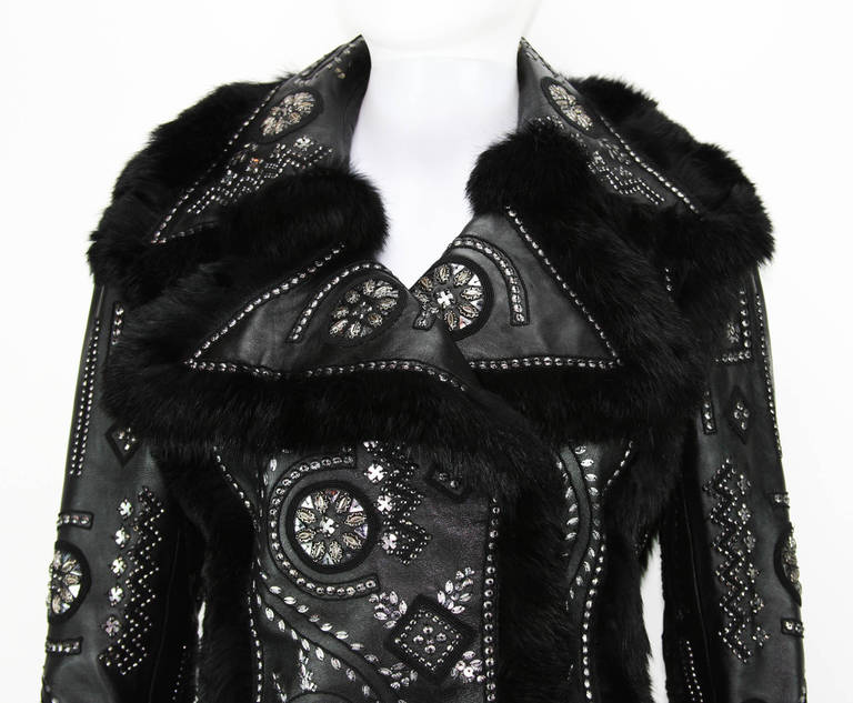 OSCAR DE LA RENTA for SAKS FIFTH AVENUE
AMAZINGLY EMBELLISHED 100% LEATHER with FOX TRIM JACKET
US SIZE 6
COLOR – BLACK
100% REAL FOX TRIM
SILVER-TONE STUDS 
SNAP BUTTON CLOSURE
FULLY LINED – 100% SILK

MEASUREMENTS FLAT: LENGTH – 22” (56