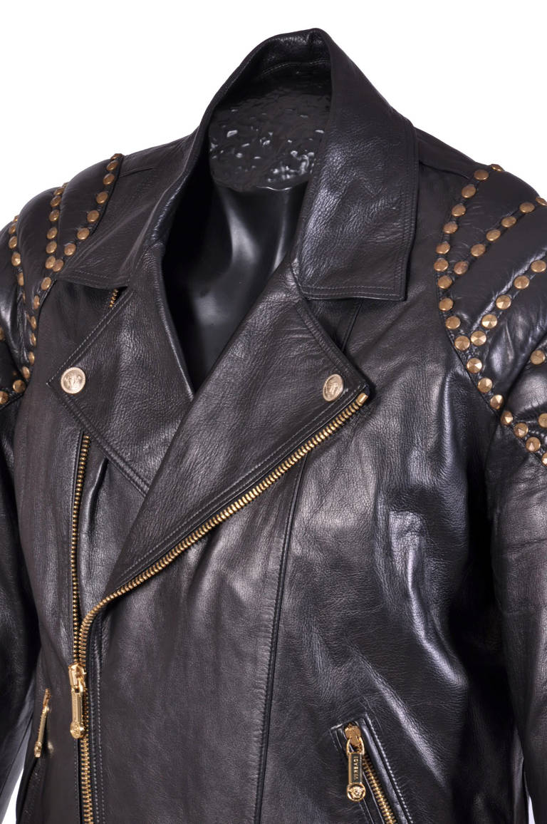VERSACE  

Black quilted leather jacket from Versace featuring quilted shoulders and sleeves with studs, 

two zip pockets, zip option at cuffs

and quilted lining.

Italian size is 50 - US 40

100% leather

Made in Italy

Brand new
