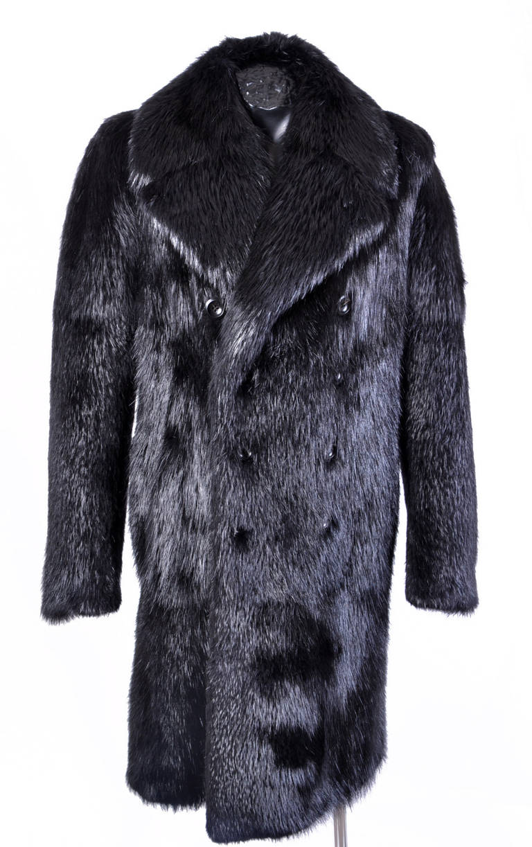 TOM FORD

BLACK BEAVER FUR COAT 

VERY RARE!

With its luxurious textures and chic style, this gorgeous coat will add a panache to any wardrobe. 

Measures:
shoulders - 21