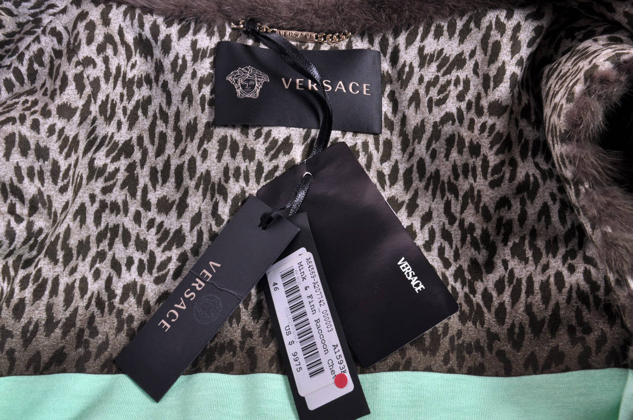 Versace - Manteau sans manches en vison et fourrure de raton laveur finlandais, état neuf en vente 2