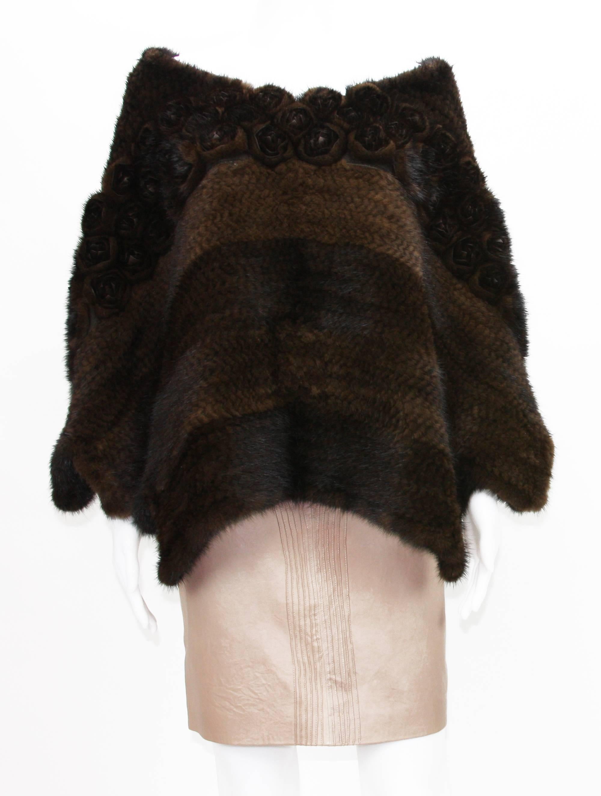 New Etro Knitted Mink Poncho Cape
Size S/M
Decorated with Leather/Mink Roses
Measurement: Length - 22.5 inches.
Made in Italy.