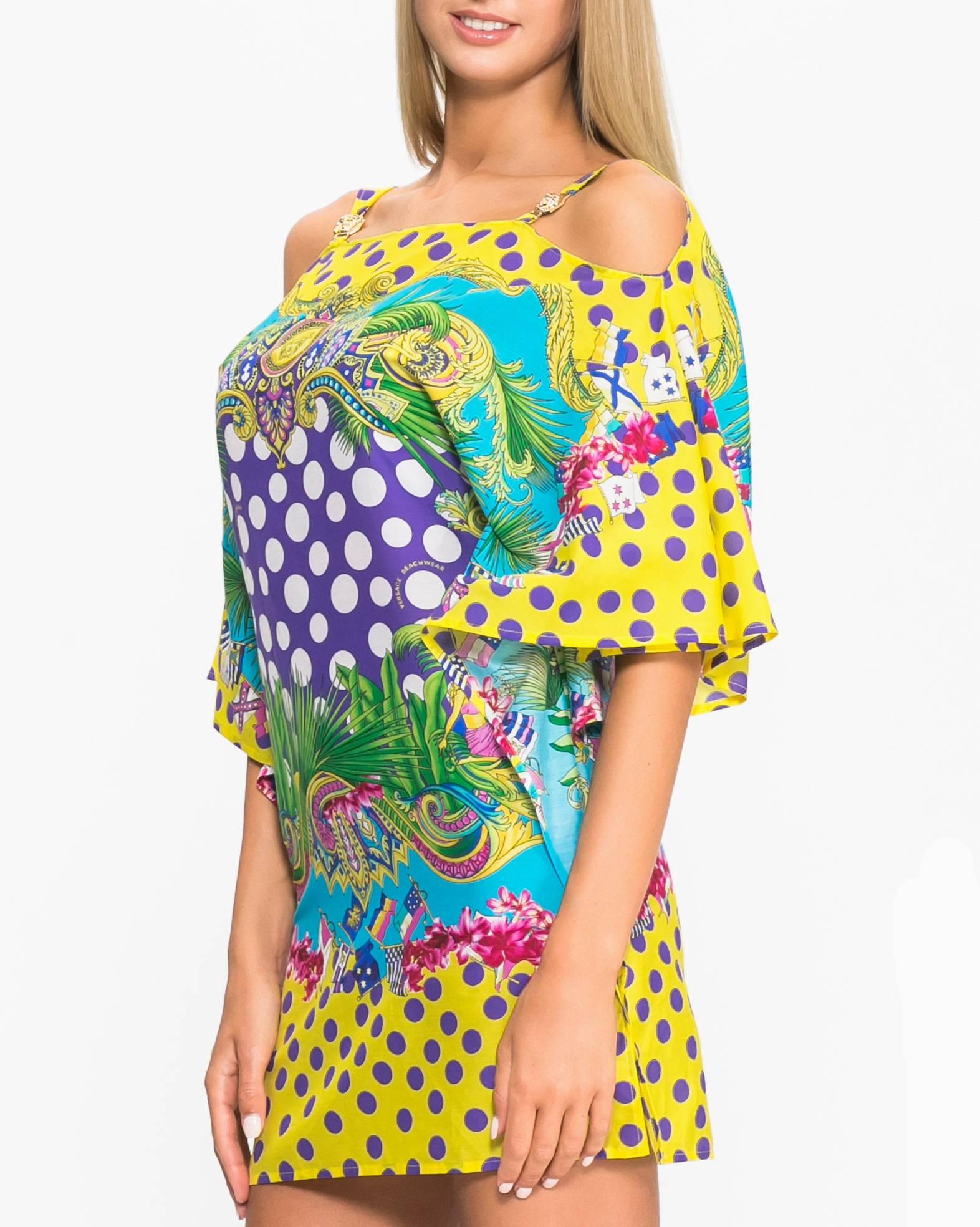 VERSACE 

Beach Dress

56% Cotton, 44% Silk

Finished with gold Medusa hardware         

Made in Italy
 
IT size 38 - US S/M (oversized fit)

Brand new, with tags.

  