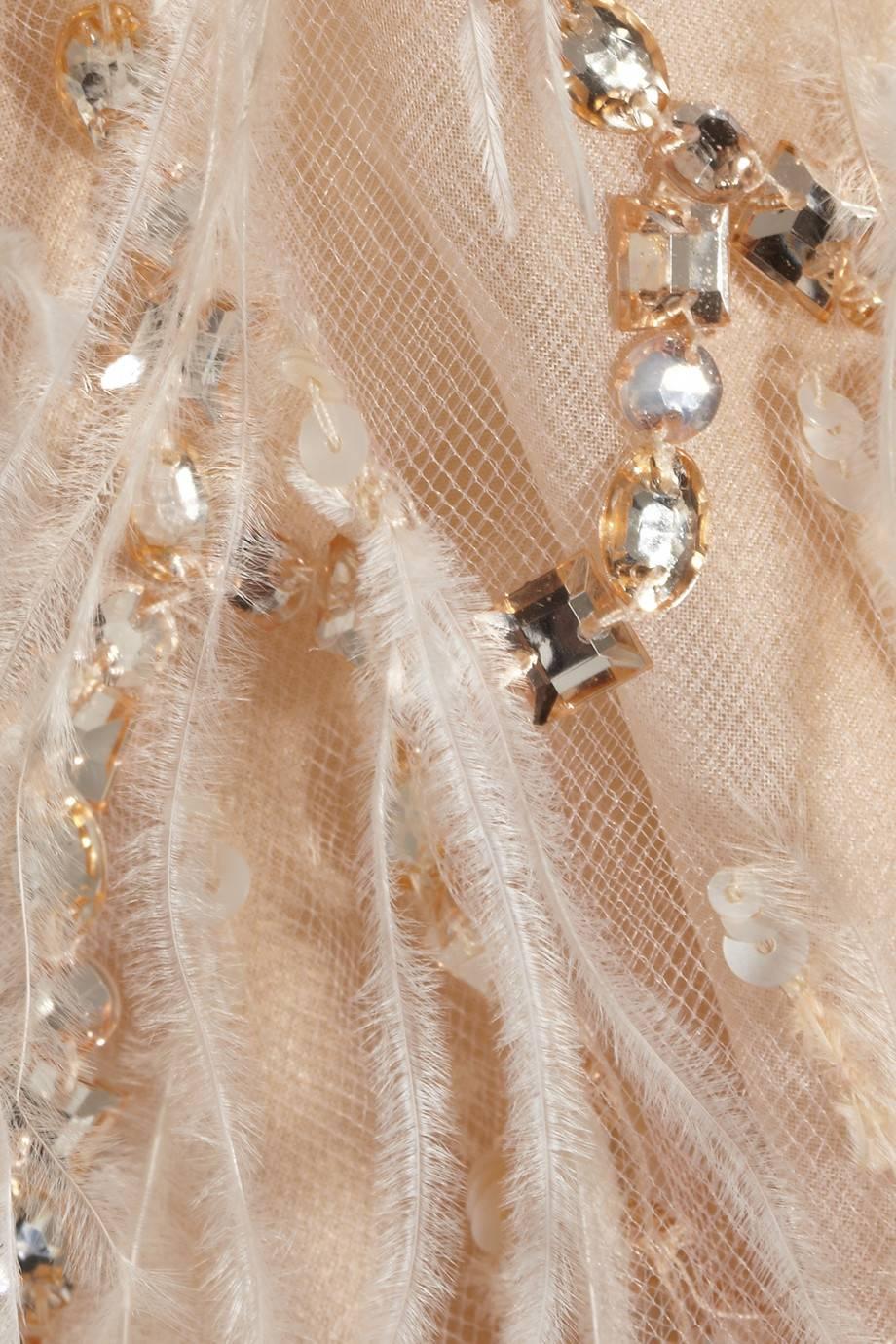 New Oscar De La Renta Feather and Crystal-Embellished Tulle Gown.
US size 8
Oscar de la Renta's tulle gown captivated us the instant it came down the runway. Embellished with wispy feathers and glimmering crystals, this floor-sweeping style is lined