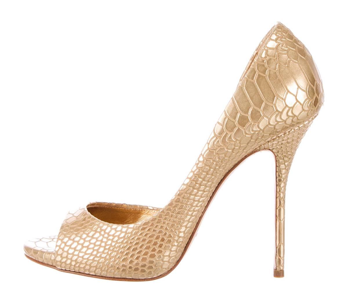 New Casadei Snake Embossed Pumps
Designer size 7
Color - Gold
D'Orsay Style
Spike Heel - 4.25