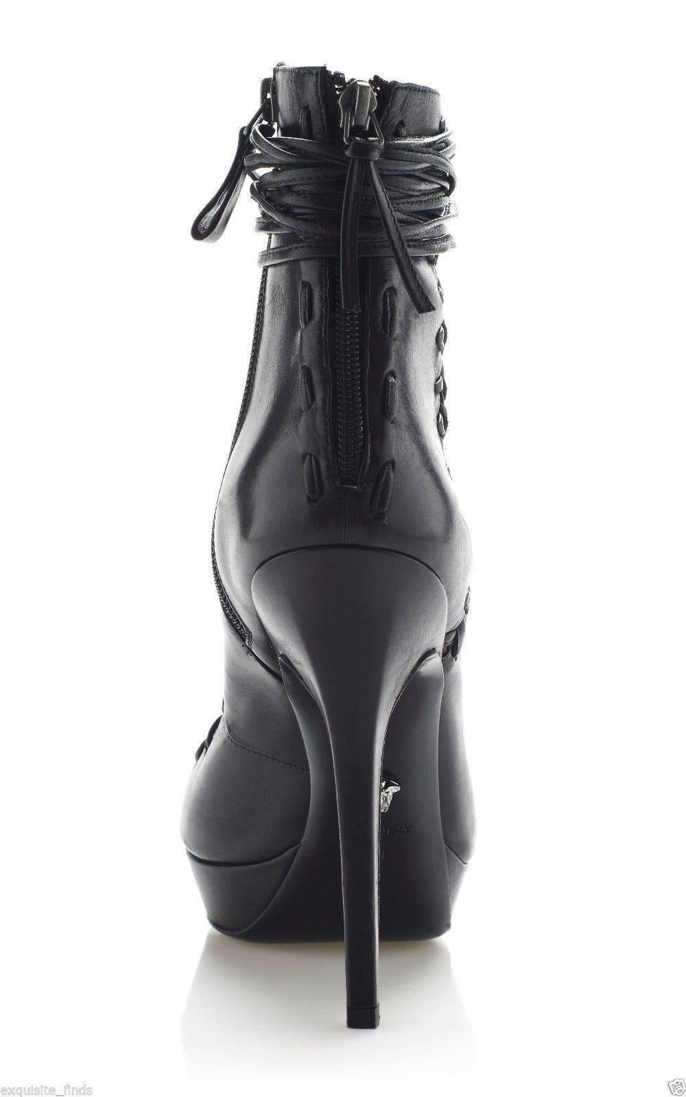 VERSACE 

BLACK LEATHER LACE UP BOOTS

This pointed-toe, lace-up Versace bootie features exposed stitching detail at the back zip.

Side zip 

Leather insole 

Leather sole 

100% leather 

Made in Italy

Covered heel measures 5.25 inches 

Platform