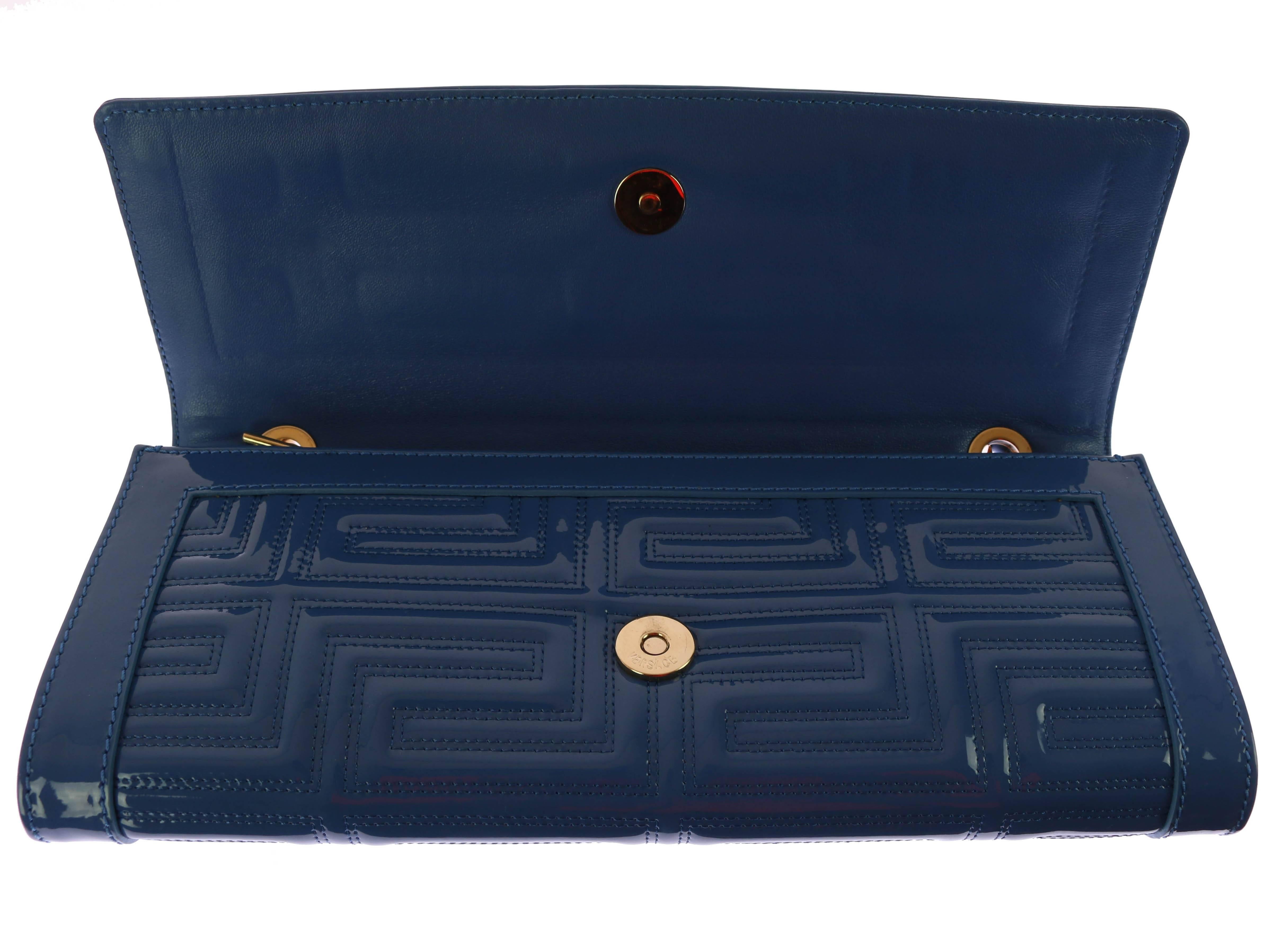 Blue Gianni Versace Couture blue patent leather bag clutch with chain