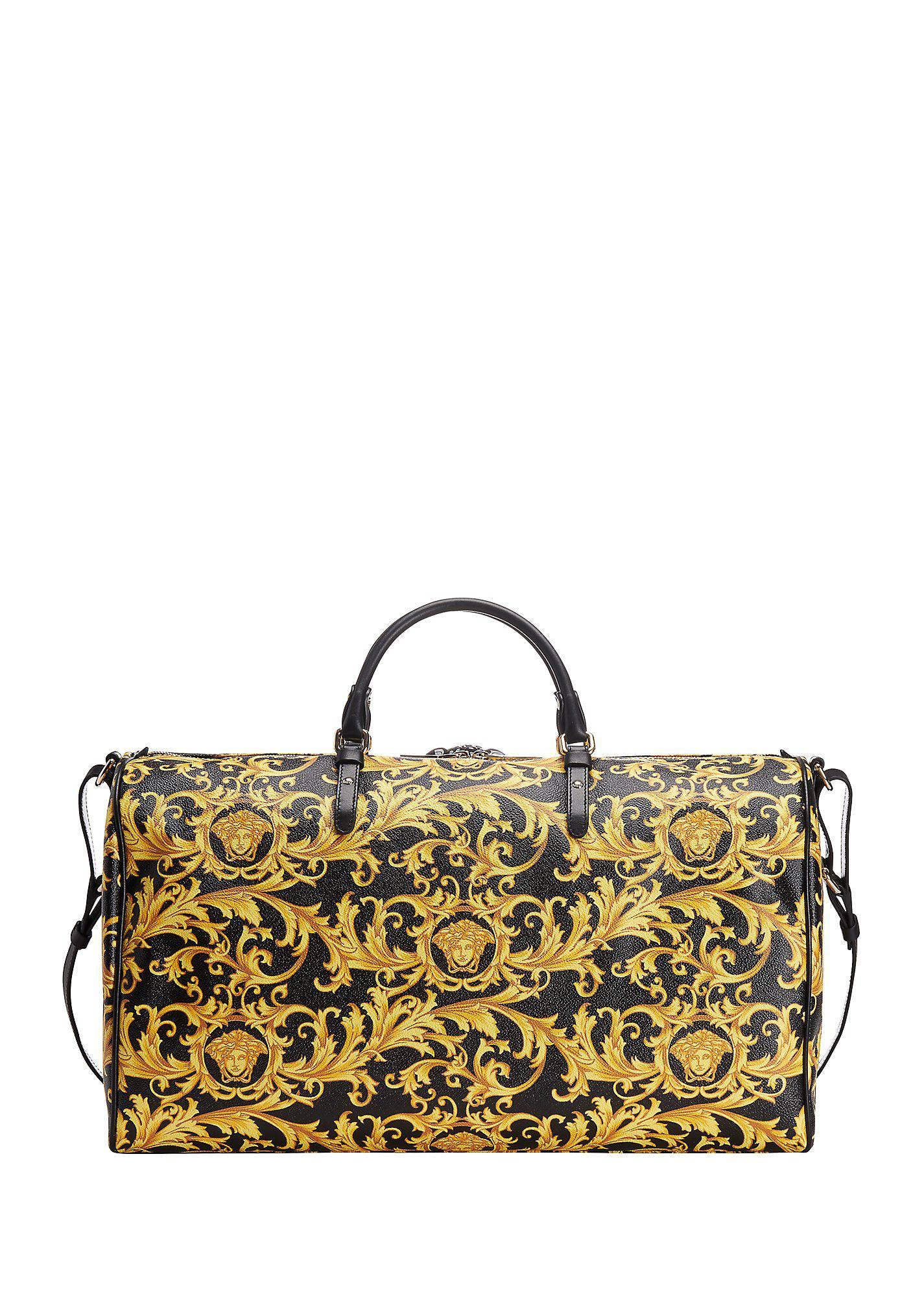 VERSACE

 Weekender in stunning Barocco Medusa print for travel in glamorous style. 

Top carry handle and shoulder strap. (please check out matching large suitcase in our store)

Textured Barocco printed PVC, 

two top handles, detachable