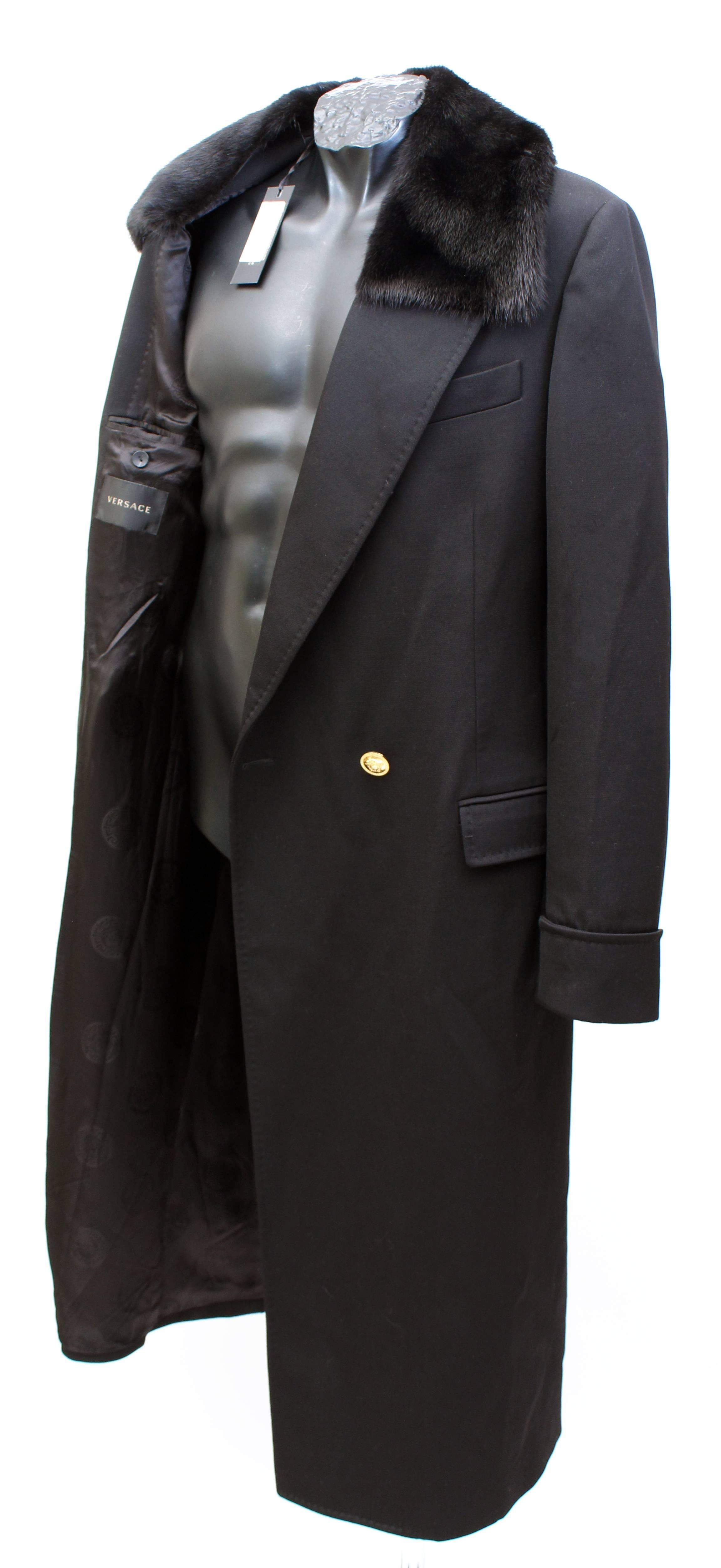 VERSACE COAT FOR MEN

100% Wool

Mink

Fully lined

Gold tone Medusa buttons

Very comfortable and extremely luxurious! 

Italian size 50, US 40

Brand new, with tags.