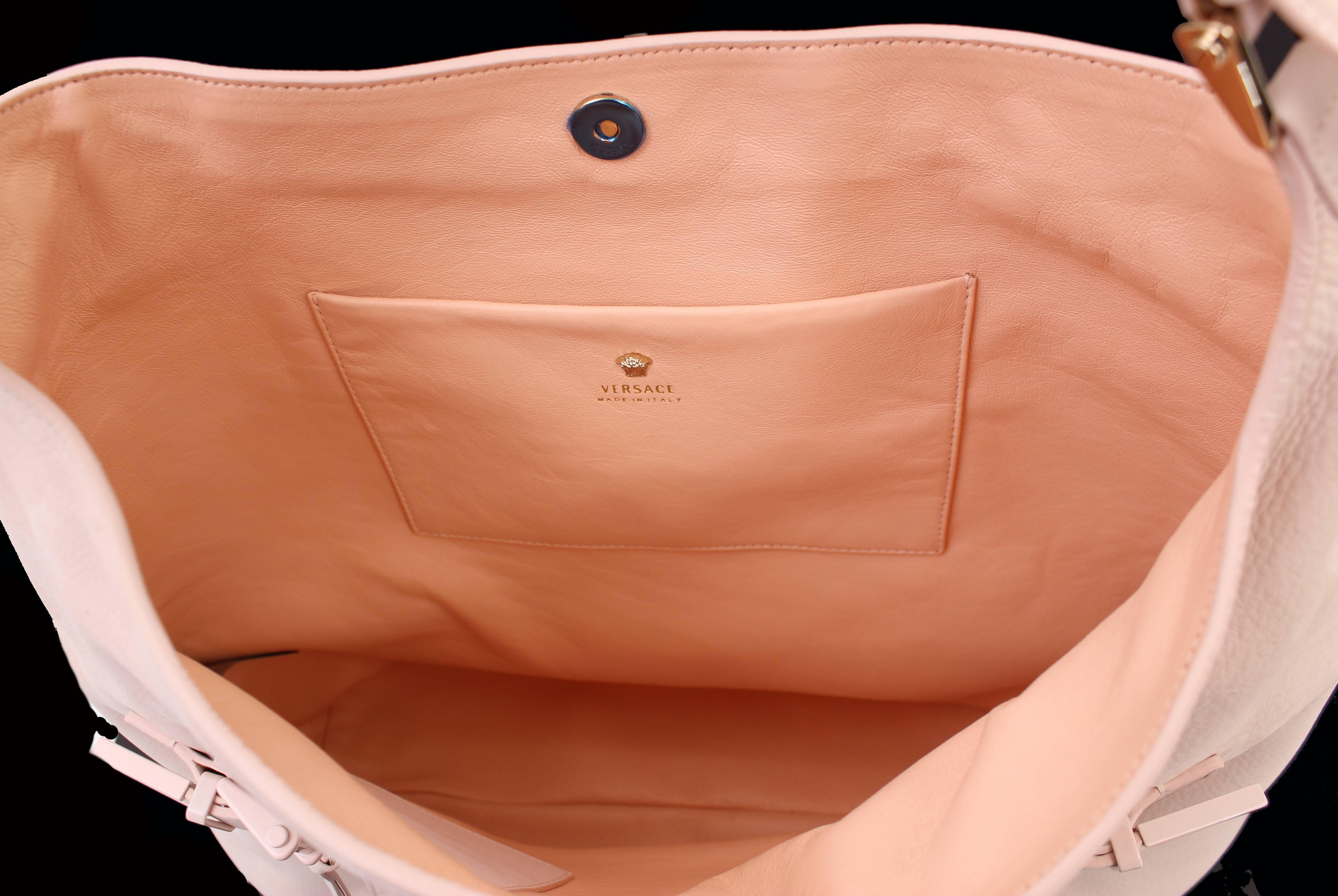 New VERSACE PALAZZO OVERSIZED SHOULDER BAG IN POWDER PINK DEER LEATHER In New Condition For Sale In Montgomery, TX
