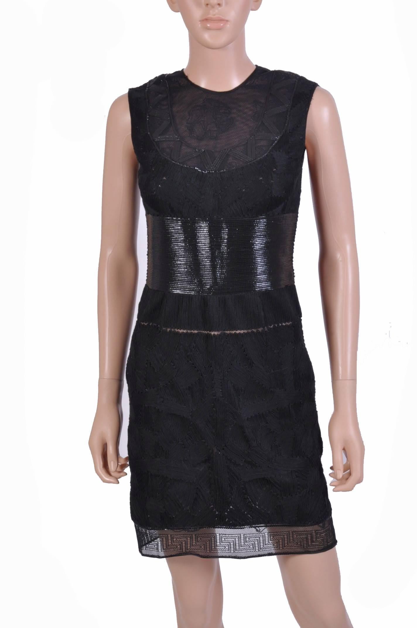 VERSACE DRESS


Fine and delicate black tulle is finished with patent leather and knit detail.

Concealed hook and zip fastening

70% cotton,  30% nylon

Made in Italy

IT Size  38 

Brand New, with tags
