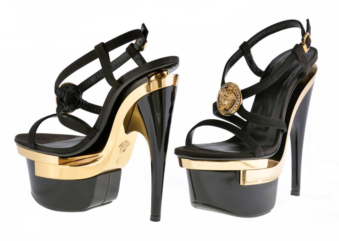VERSACE TRIPLE PLATFORM SANDALS WITH CRISTALS


A Versace statement sandal that lifts you up. Exclusive to the USA. 

100% Leather
Heel 6 inches; Platform 4 inches 
Gold Medusa on front
Multiple straps
Made in Italy

IT Sizes:
