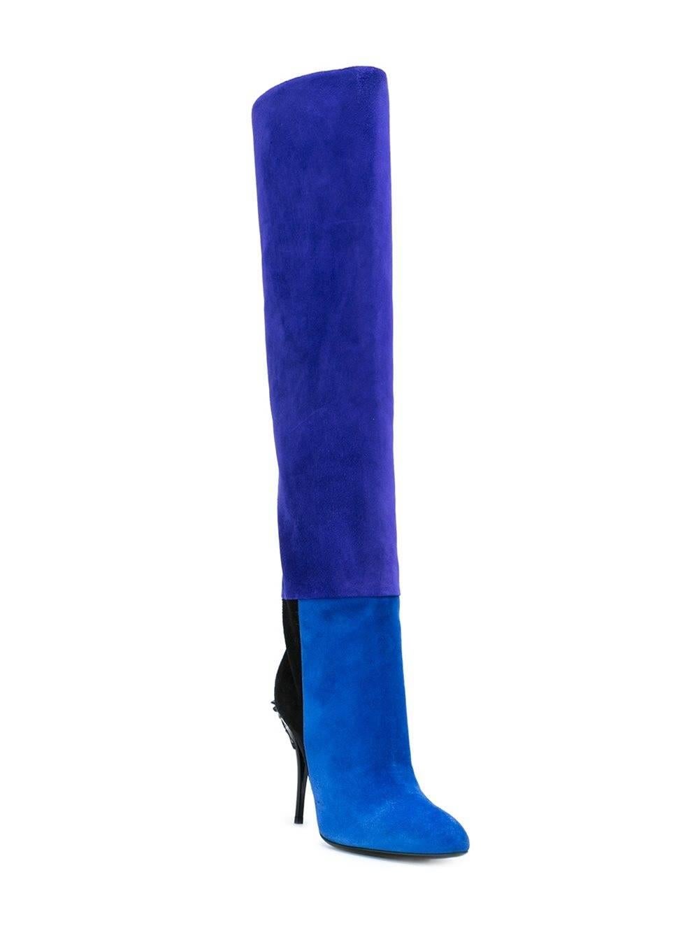 VERSACE BOOTS

These Palazzo color block knee high suede boots are a quintessential style for the modern woman.

Soft suede
Medusa embellished Stiletto heel
100% leather
Made in Italy

IT Size 38 - US 8

New, in the box.  